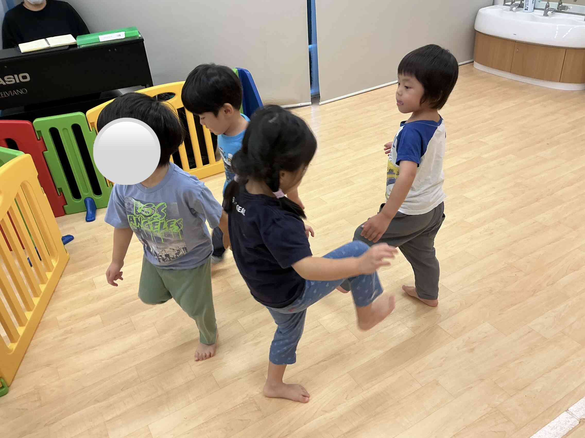 音楽に合わせてぐるぐる！テンポの変化にピタッと反応☆