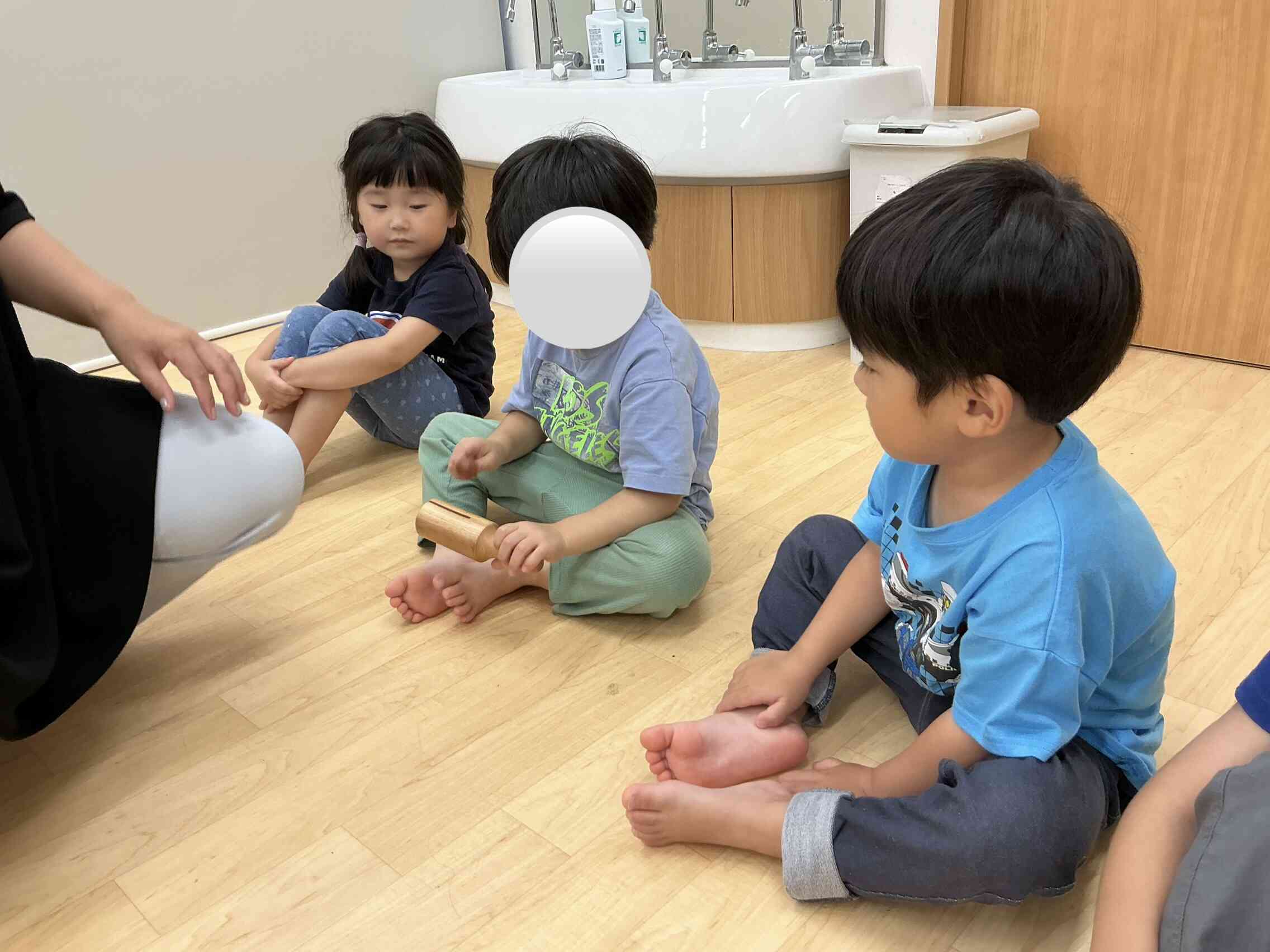 どのような音がする?不思議な木製楽器(ウッドブロック)にチャレンジ♪