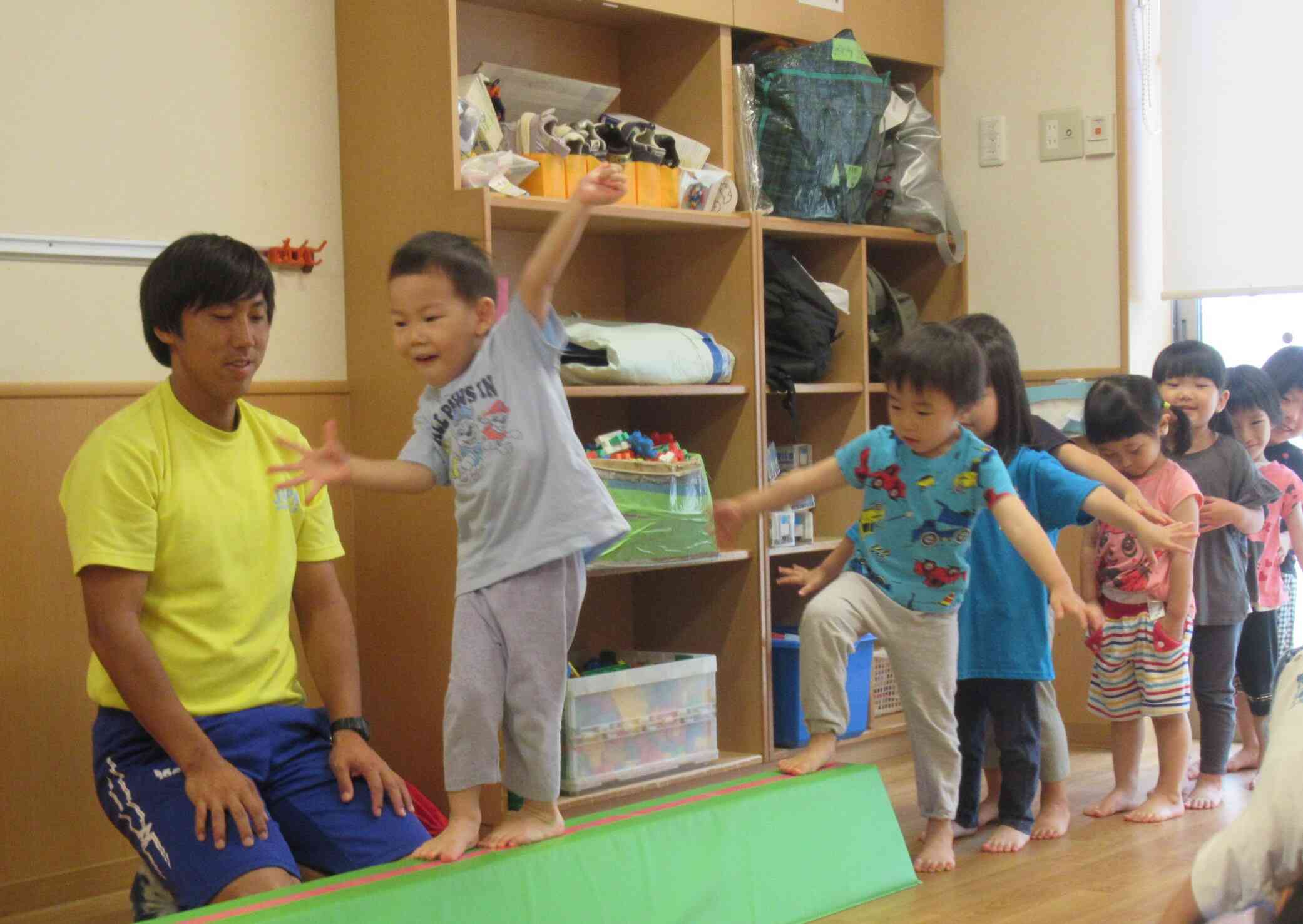 〈体操〉落ちずに渡れるかな？