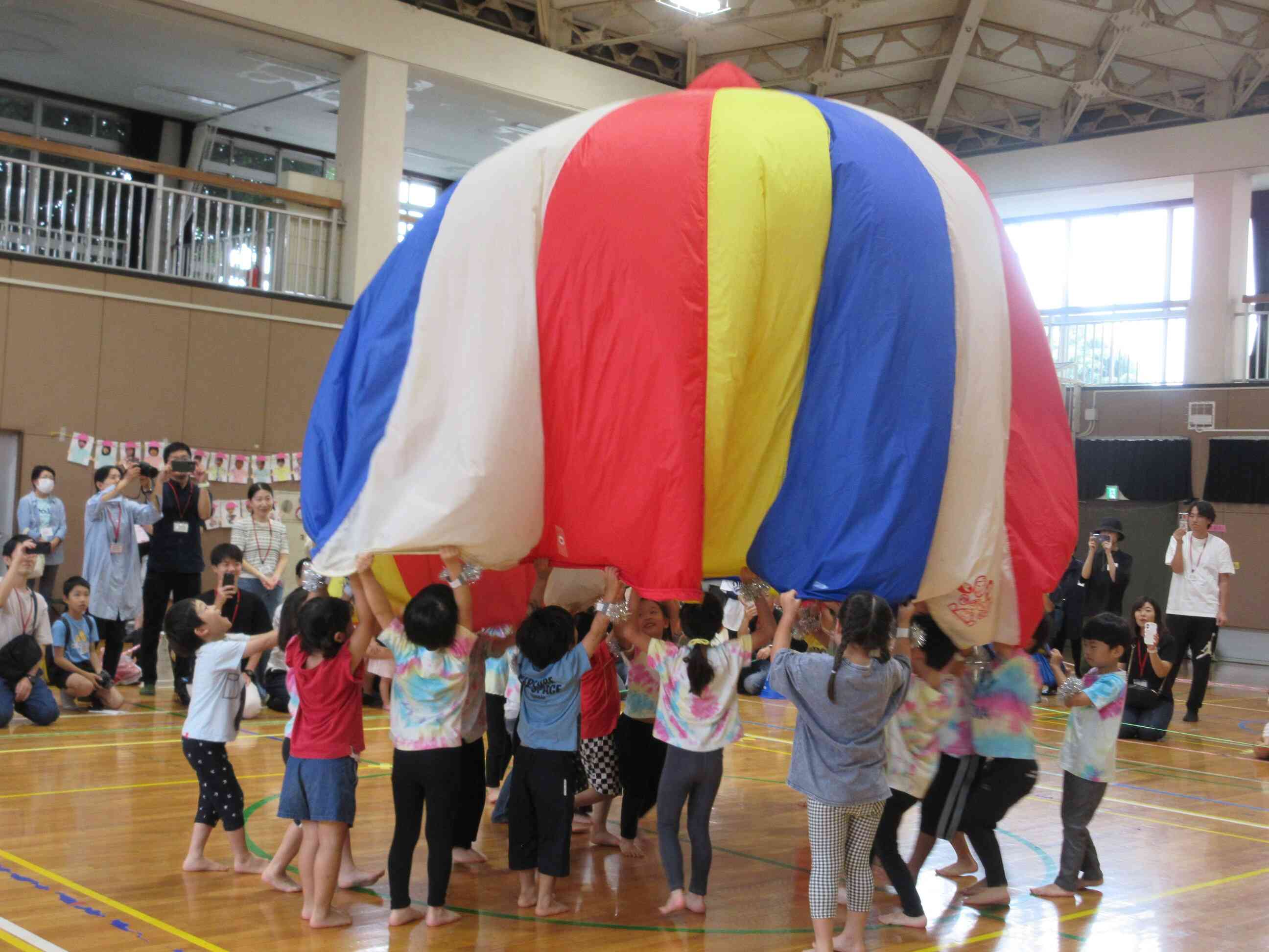 高く、大きく膨らめ　パラバルーン！