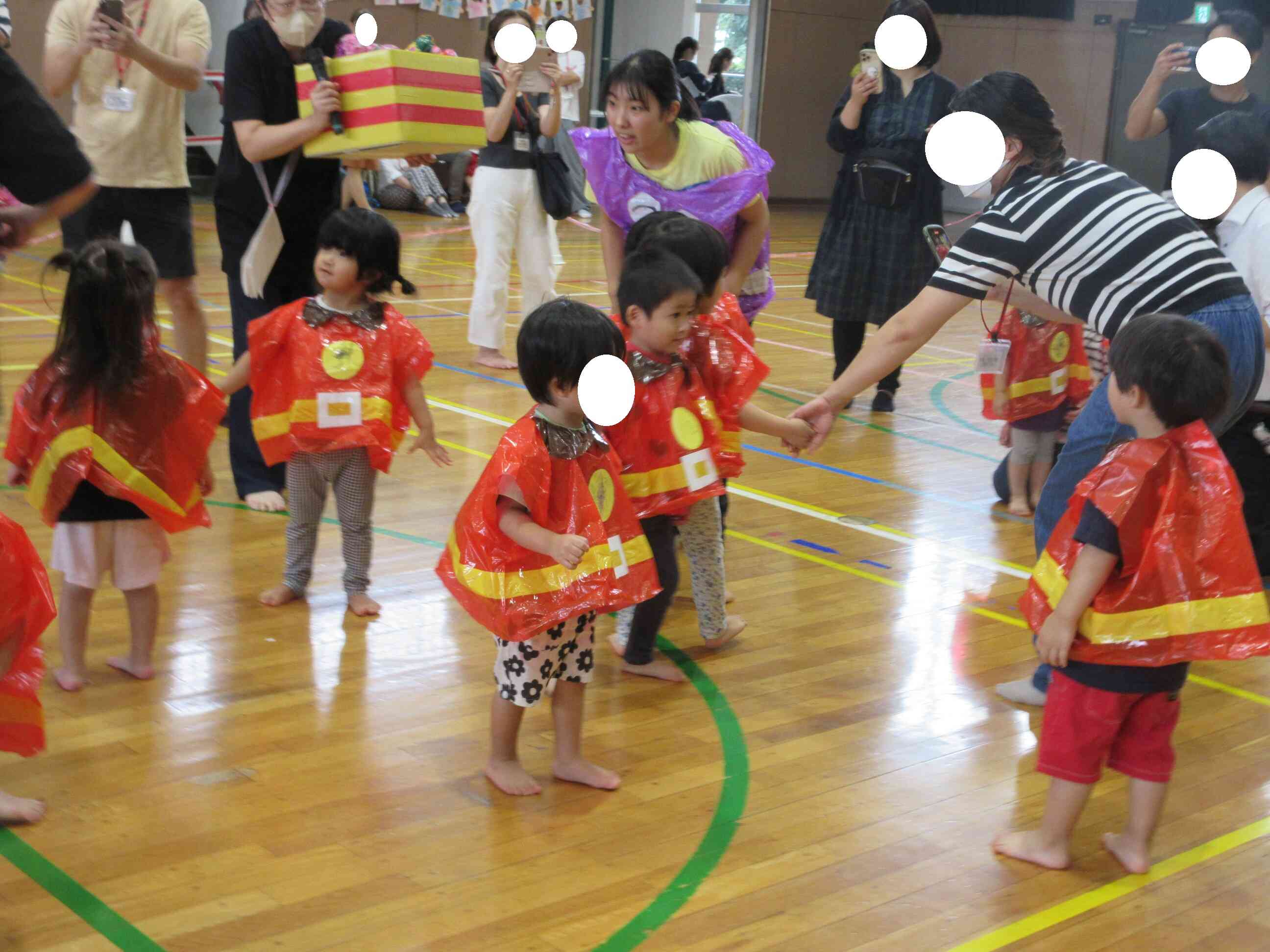 2歳クラス 玉入れ