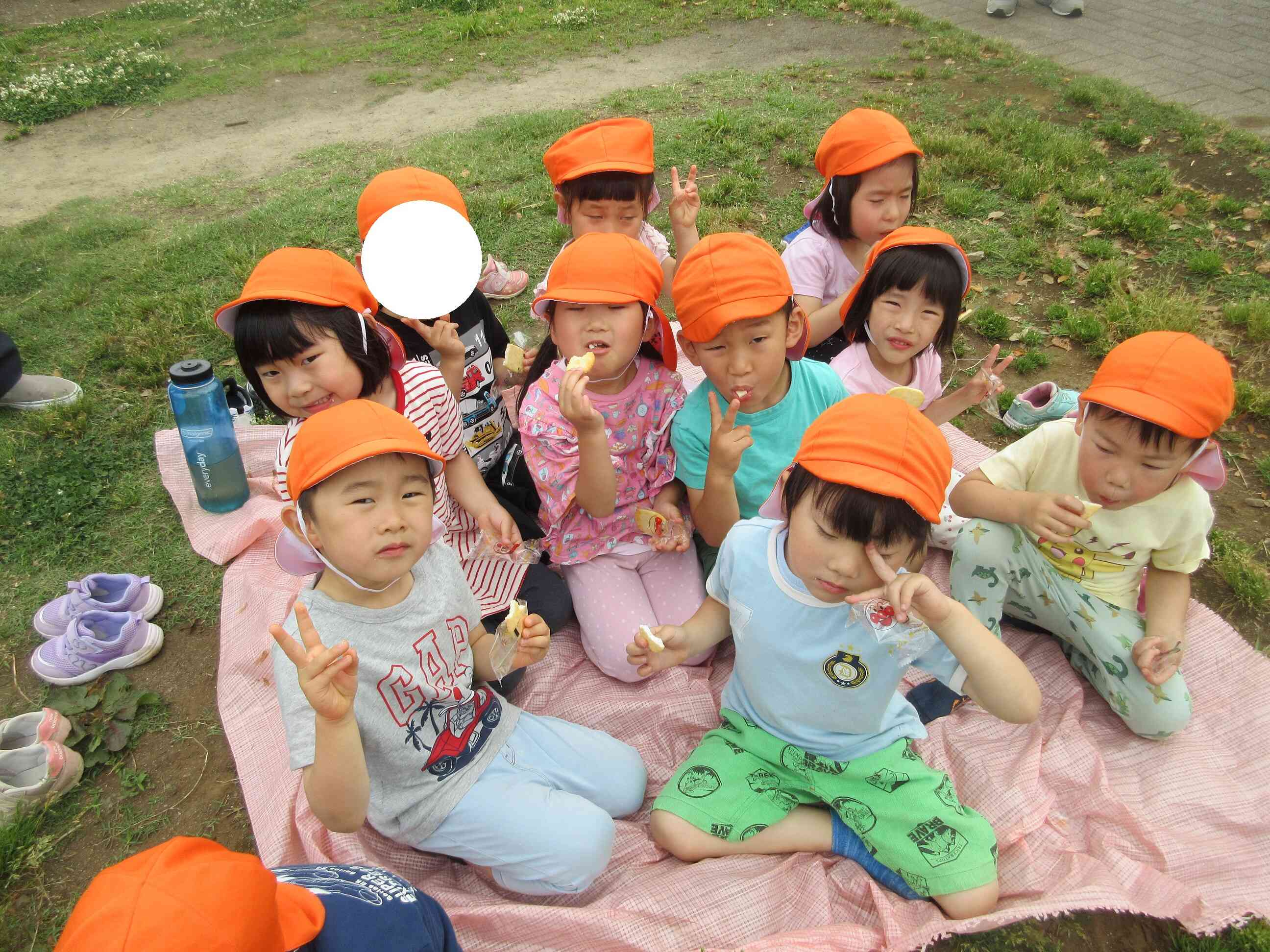 ４歳児クラスの友達もお手伝いしてくれました！