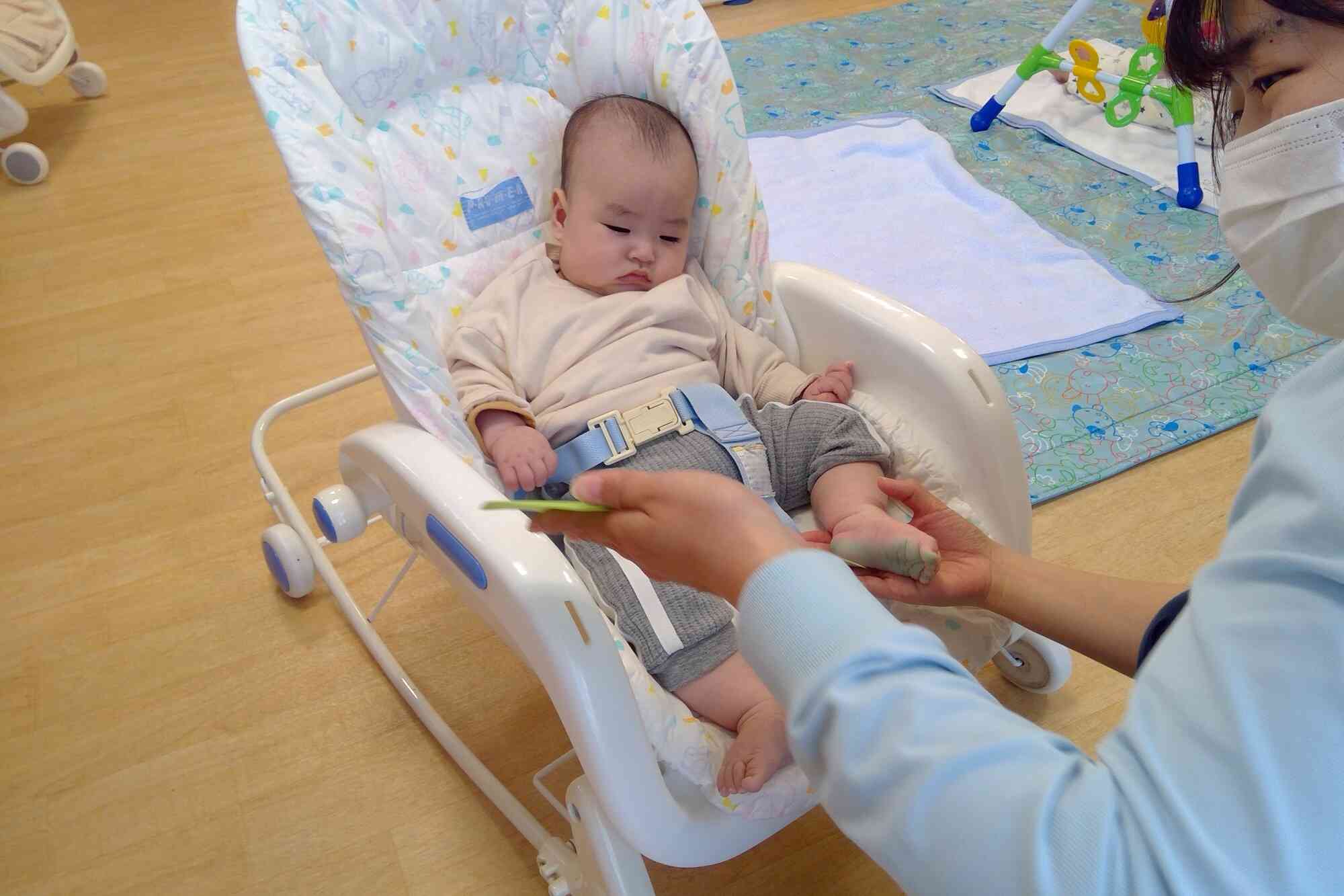 初めての足型　～０歳児～