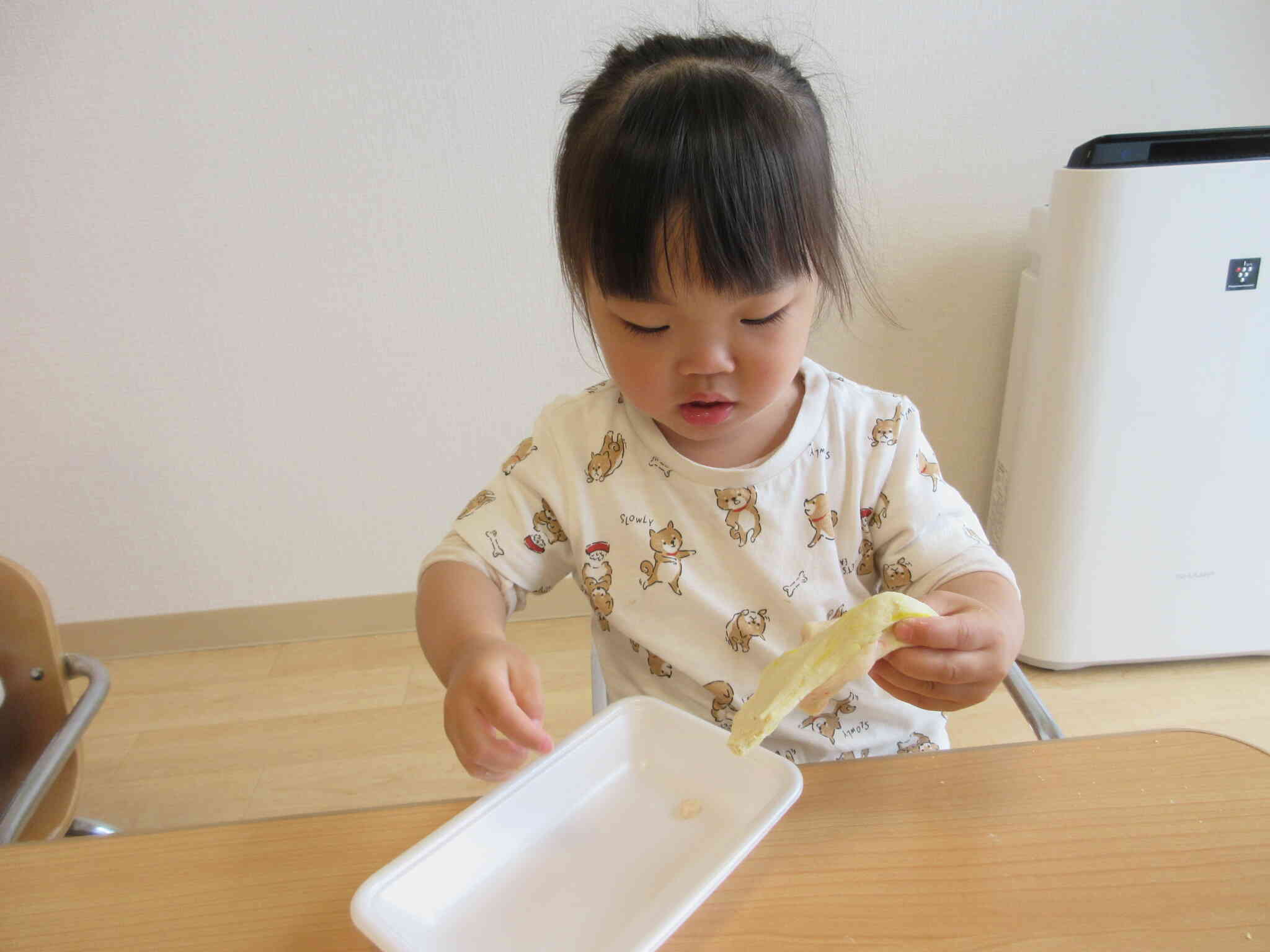 小麦粉粘土遊び～１歳児～