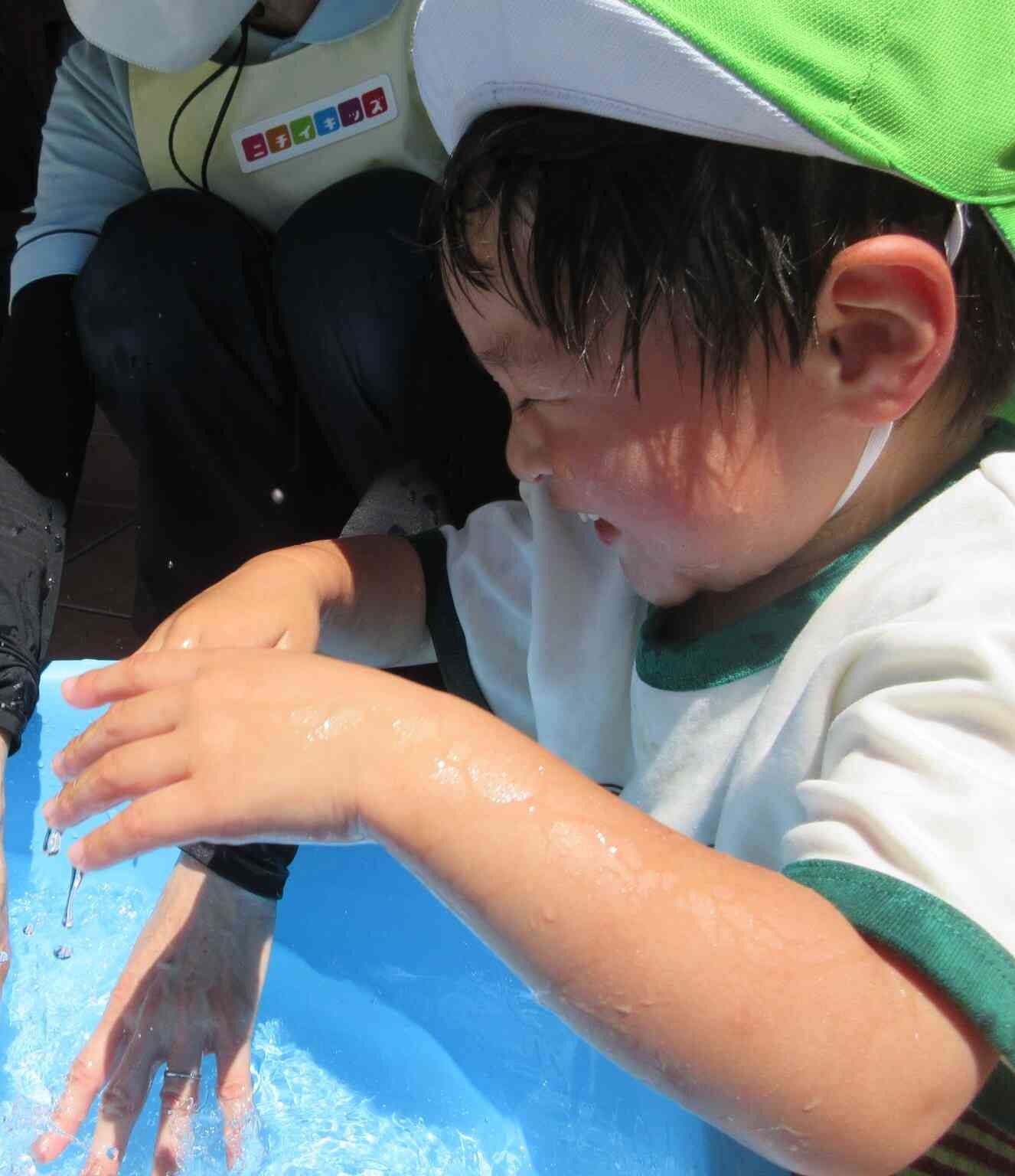 わあ！冷たくて気持ちいいな‼