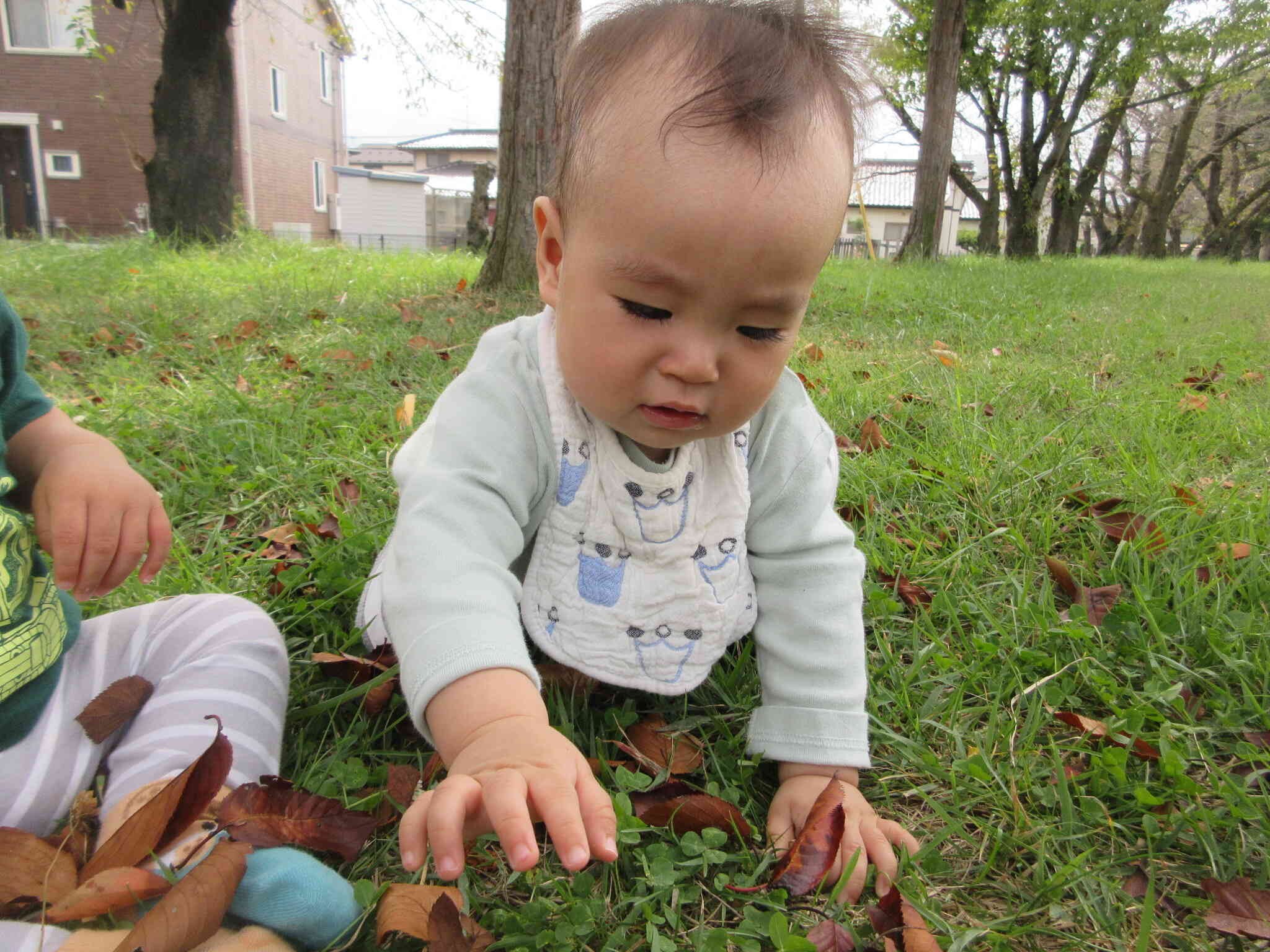 お外気持ちいいね！　　～０歳児～