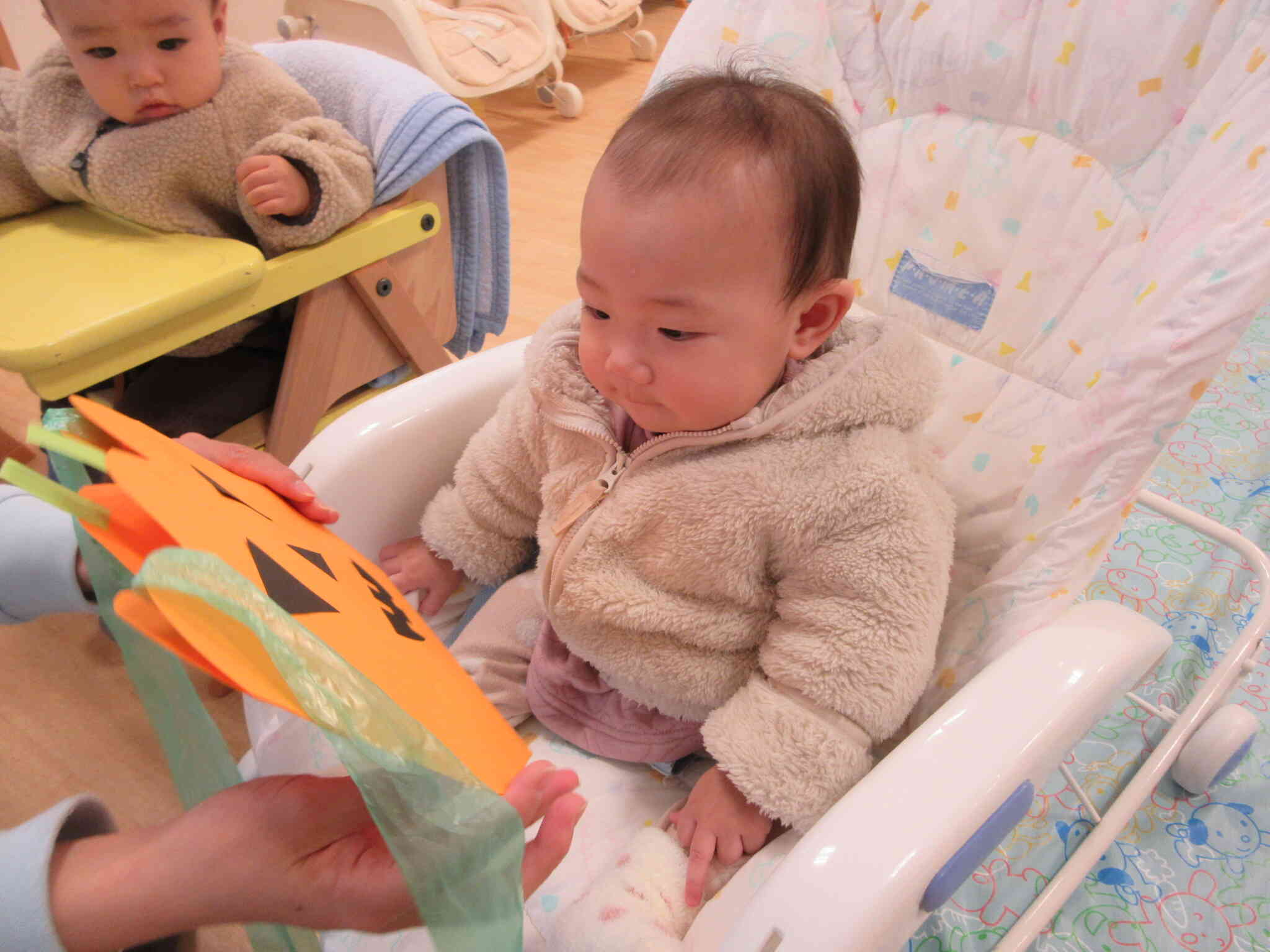 カボチャバックに何が入っているのかな‼