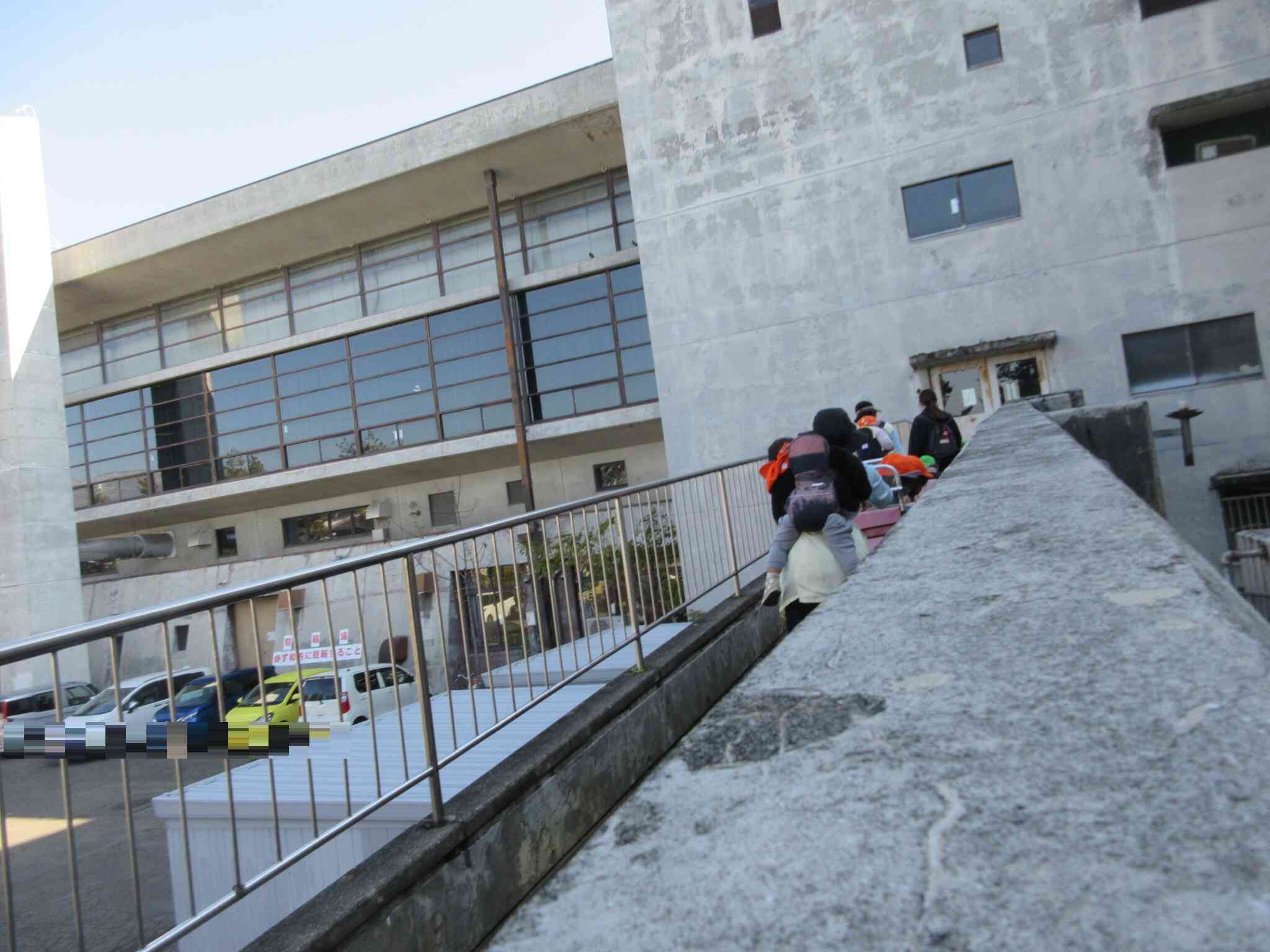 第一避難場所の運動公園体育館です
