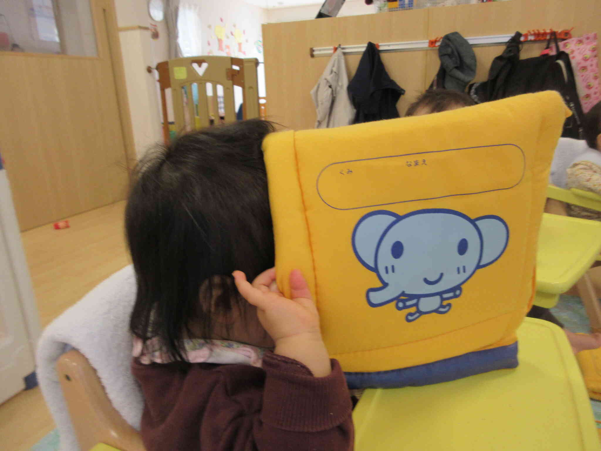 中はどうなってるのかな。暗いかな。