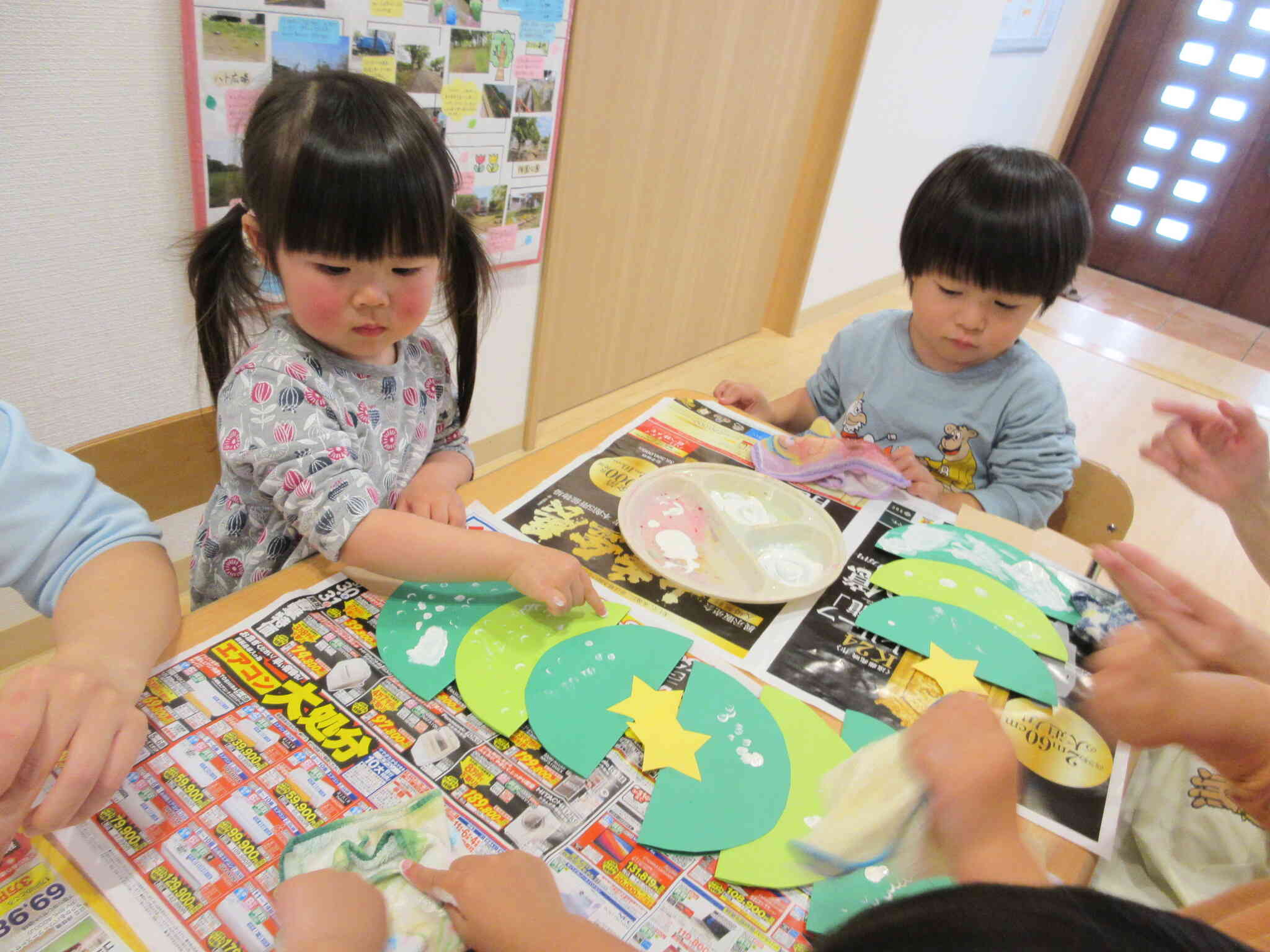 クリスマスツリーを作ったよ～２歳児～