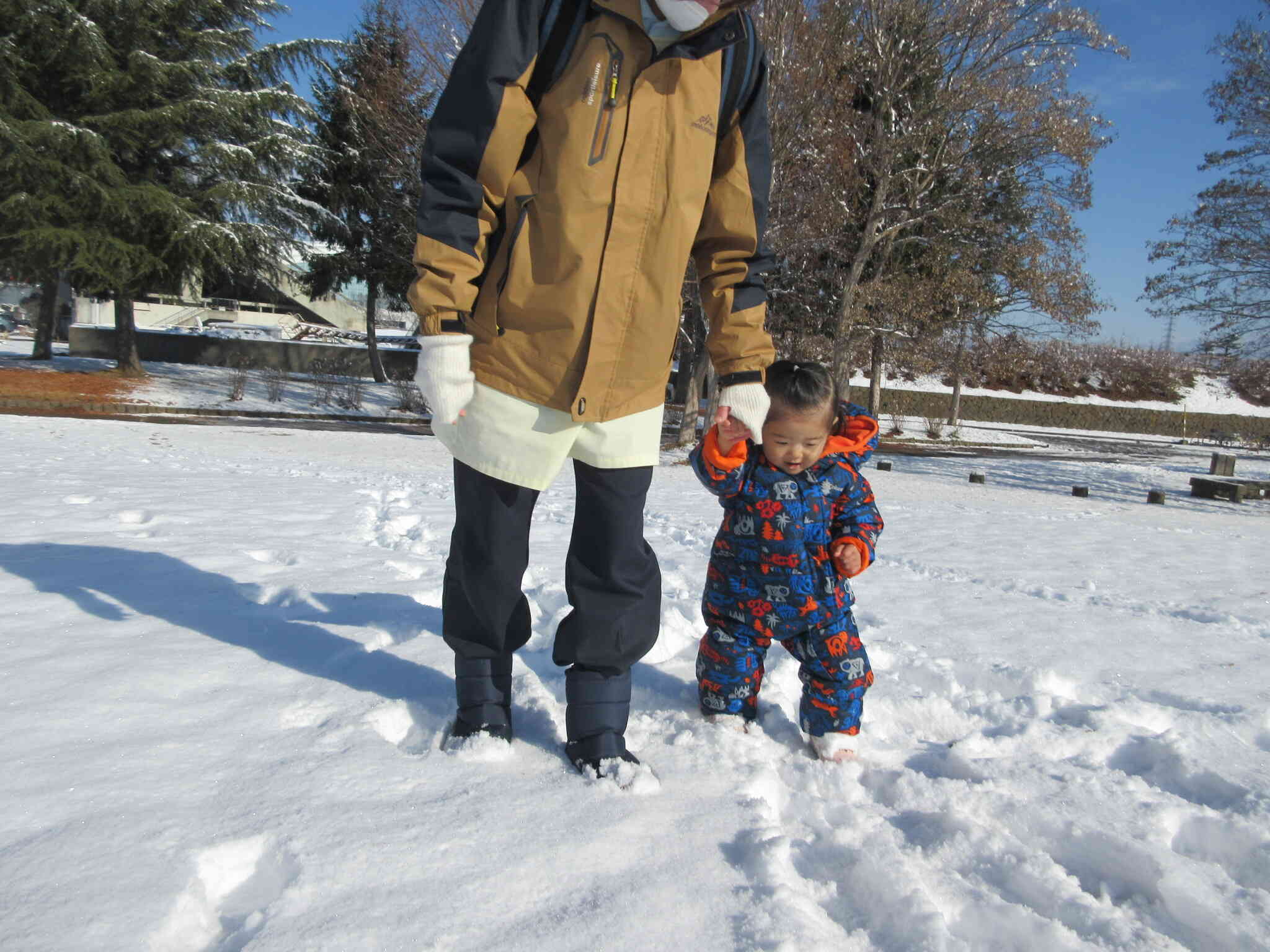先生と一緒に雪の上をたくさん歩いたよ！