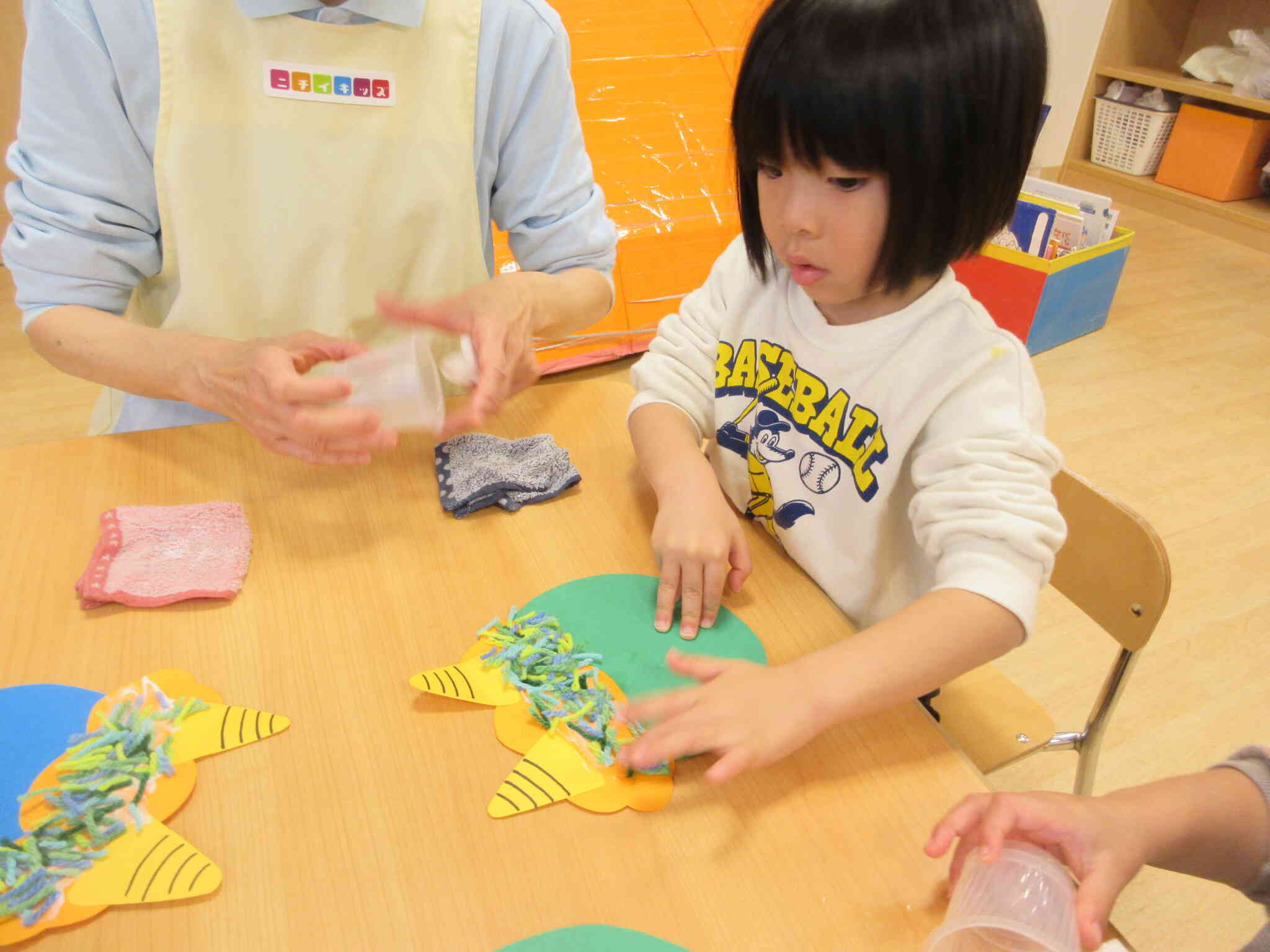 鬼の製作をしたよ～１，２歳児～