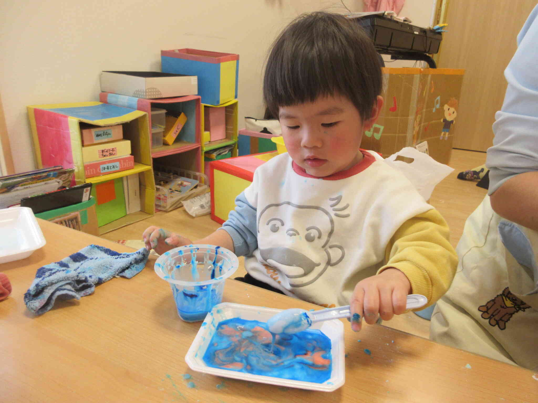 感触遊び～片栗粉で遊んだよ～