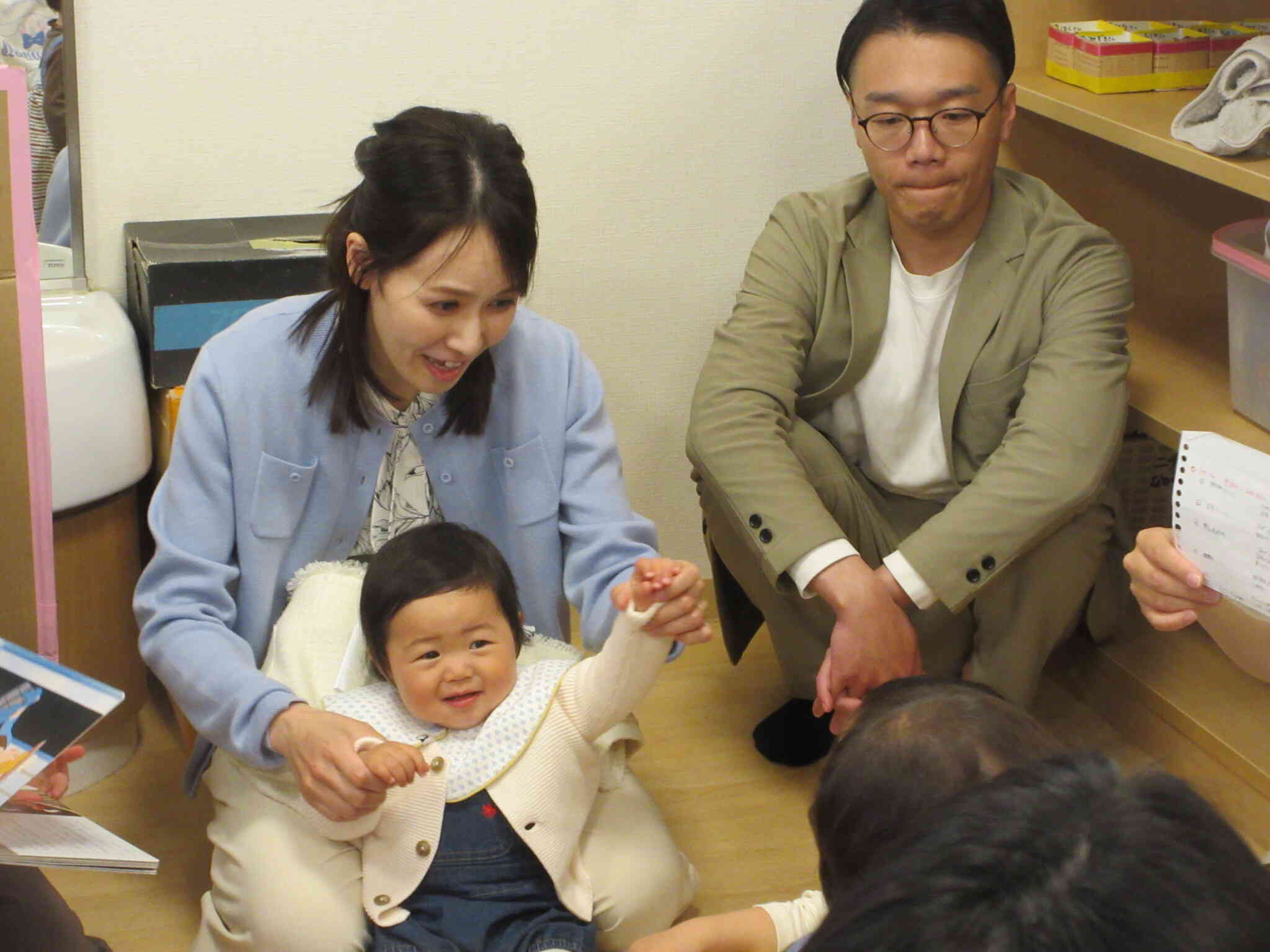 パパとママと式に参加してうれしいな！