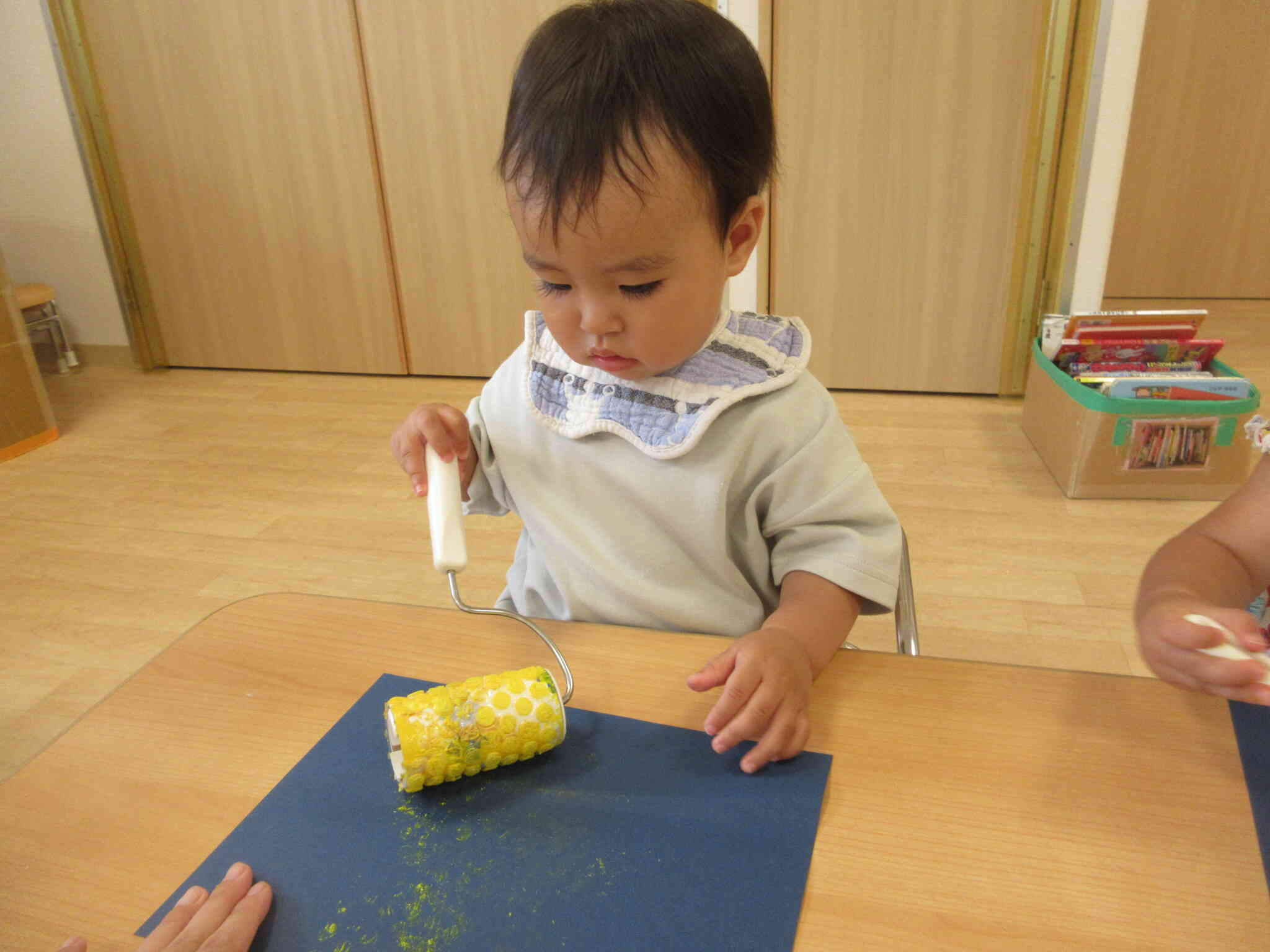ローラースタンプ遊び～１歳児～