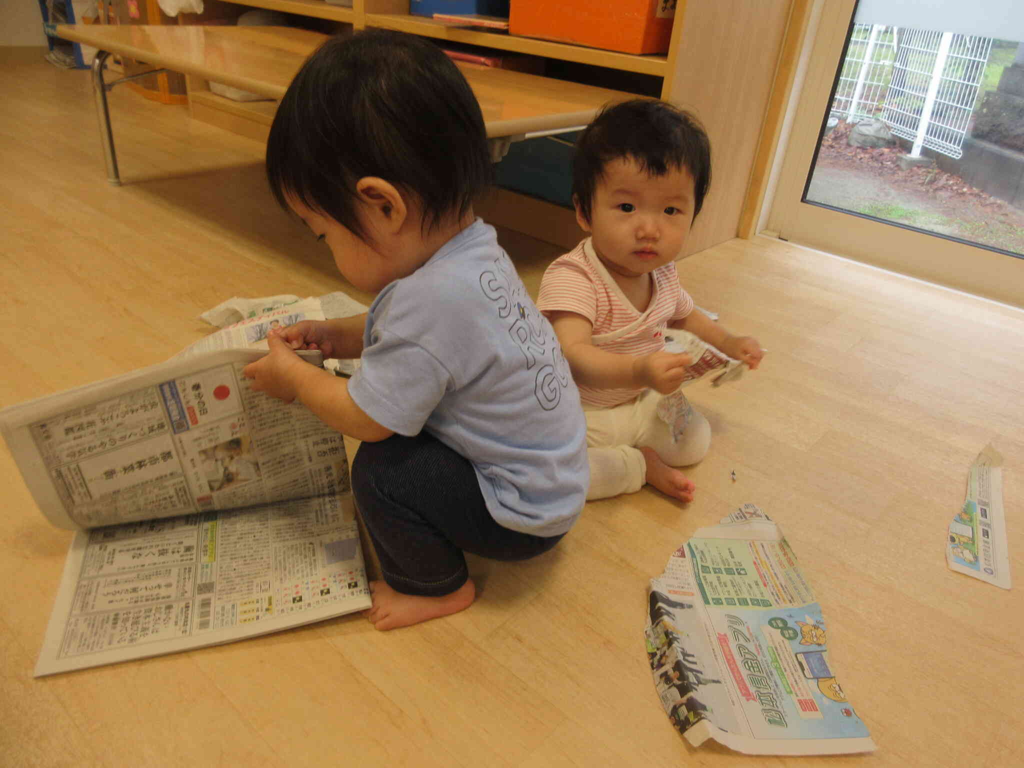 新聞紙で遊んでみたよ！