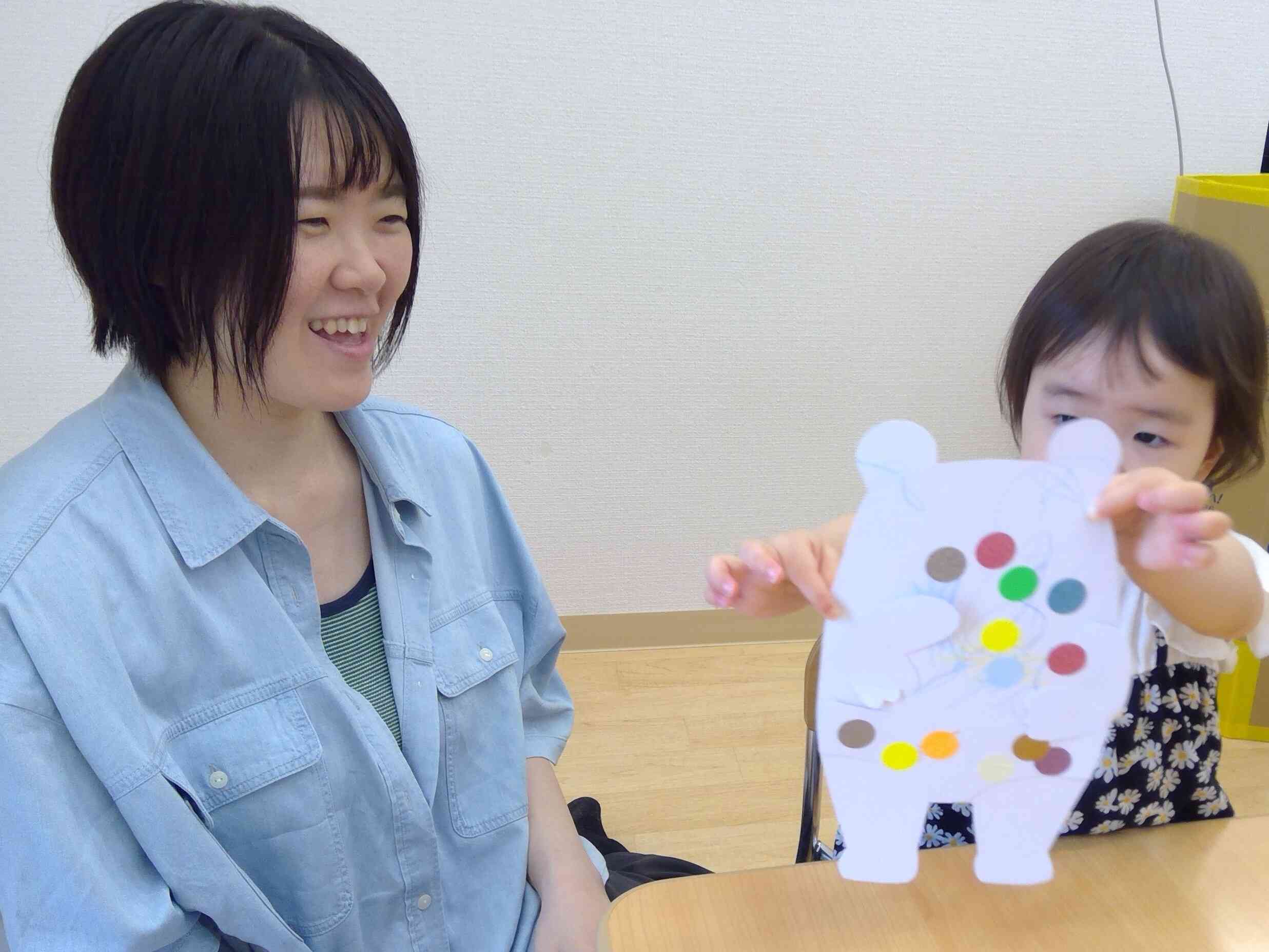 「しろくまのパンツ」の製作もしました。カラフルなパンツが出来たよ～！