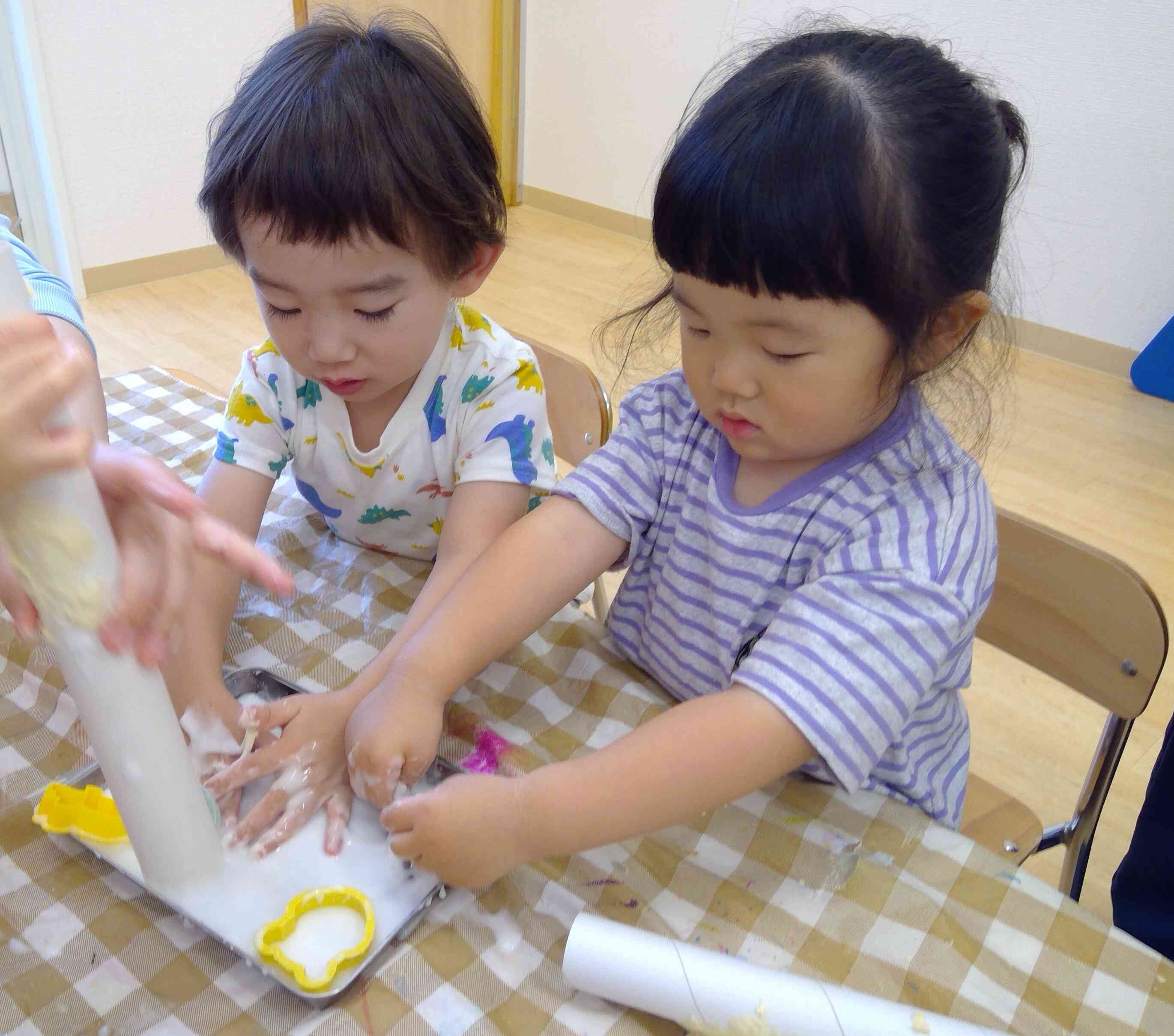 むにゅむにゅ、とろりん。不思議な感触に夢中です！