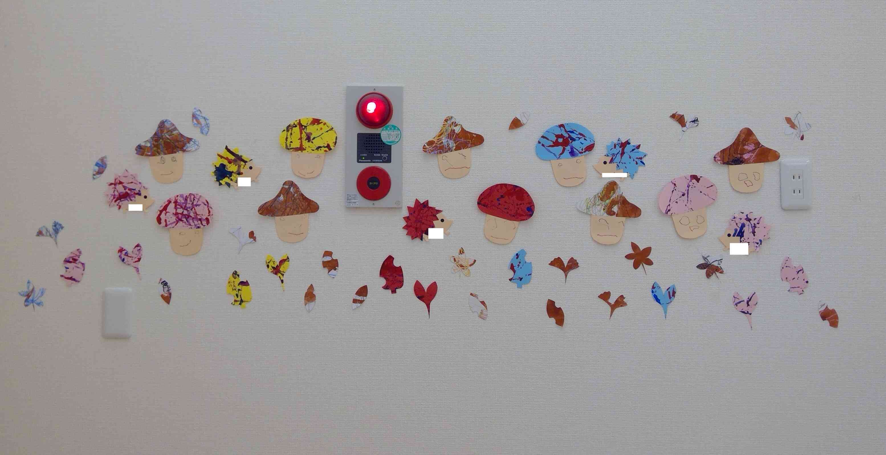 落ち葉・きのこ・はりねずみ。お部屋もすっかり秋色です。