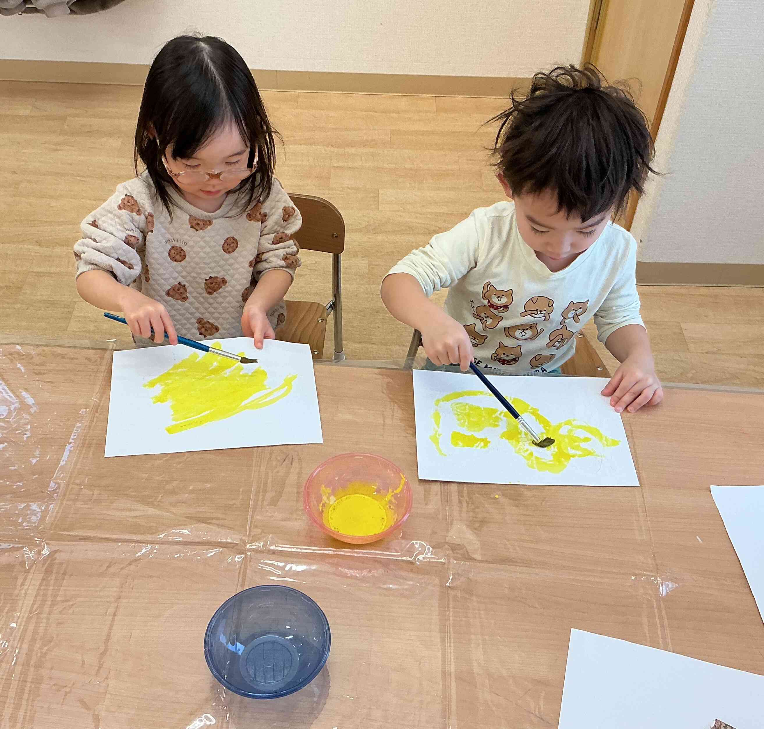 同じ絵具を選んでいてとても仲良しですね！