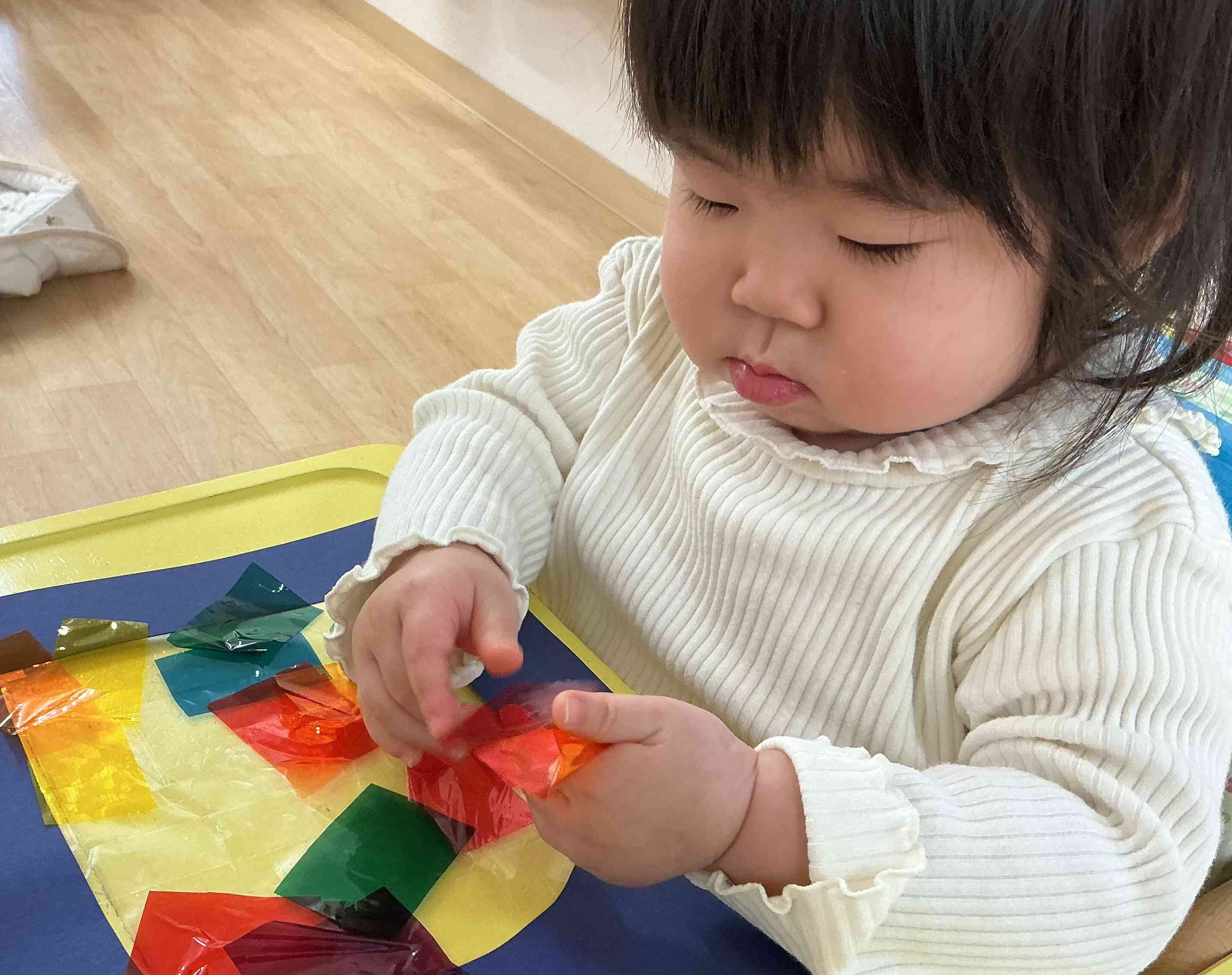 どこに貼ろうかな？みんなのセンスが光ります！