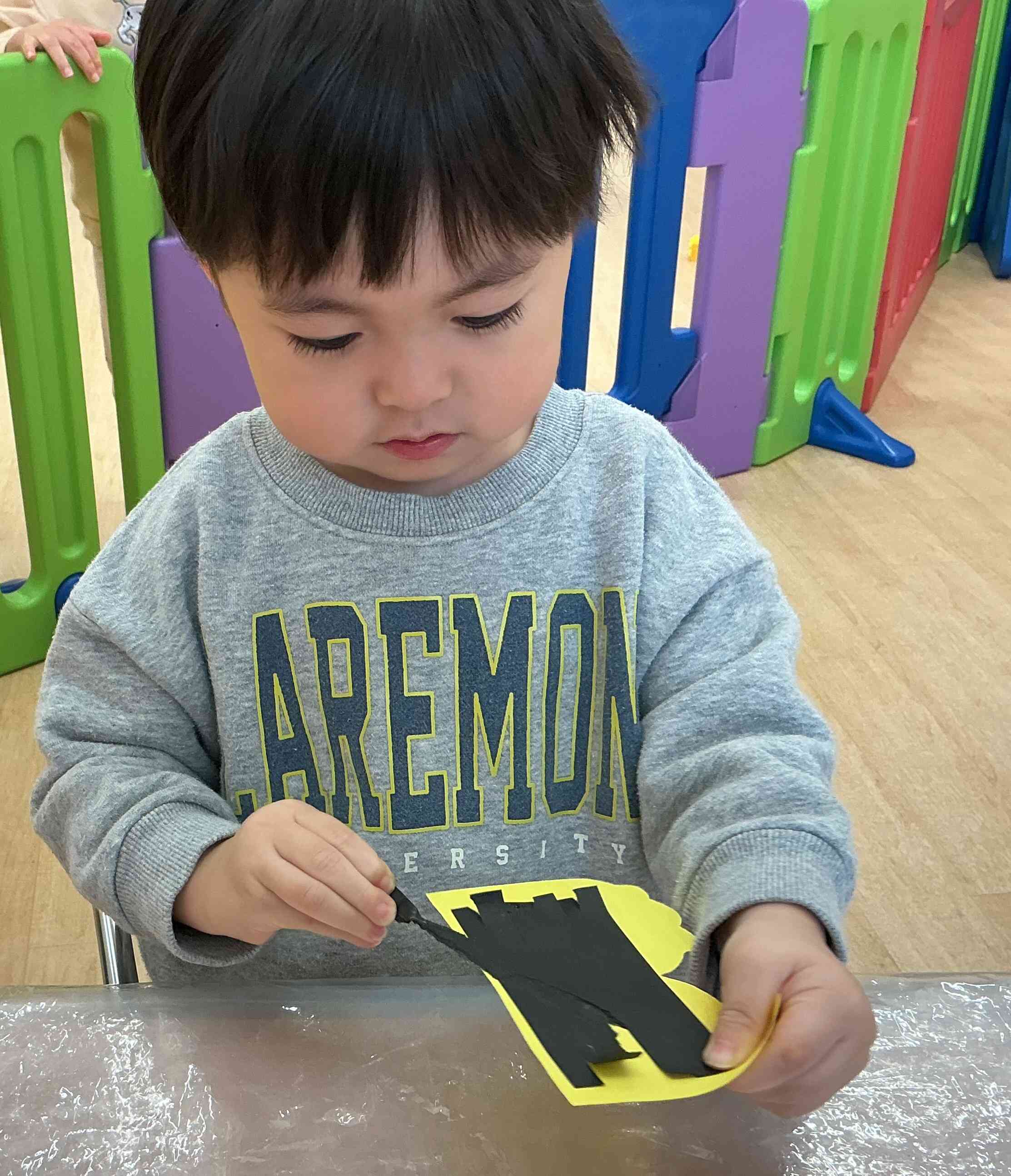 ビリビリ～！どんな模様になるのかな？