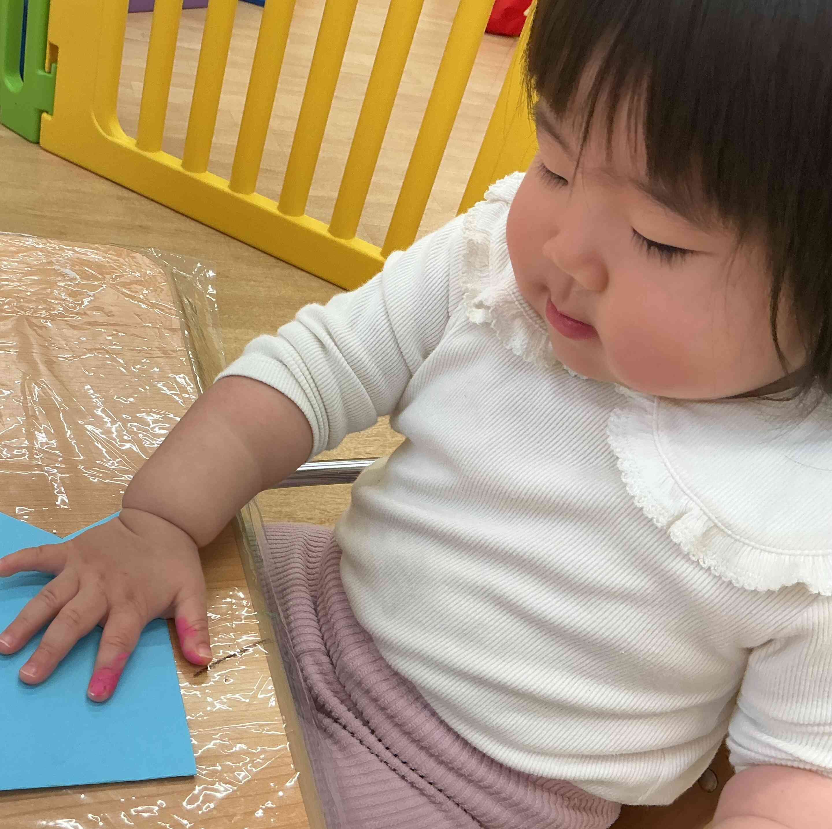 ペタペタ！どんな模様ができるかな？