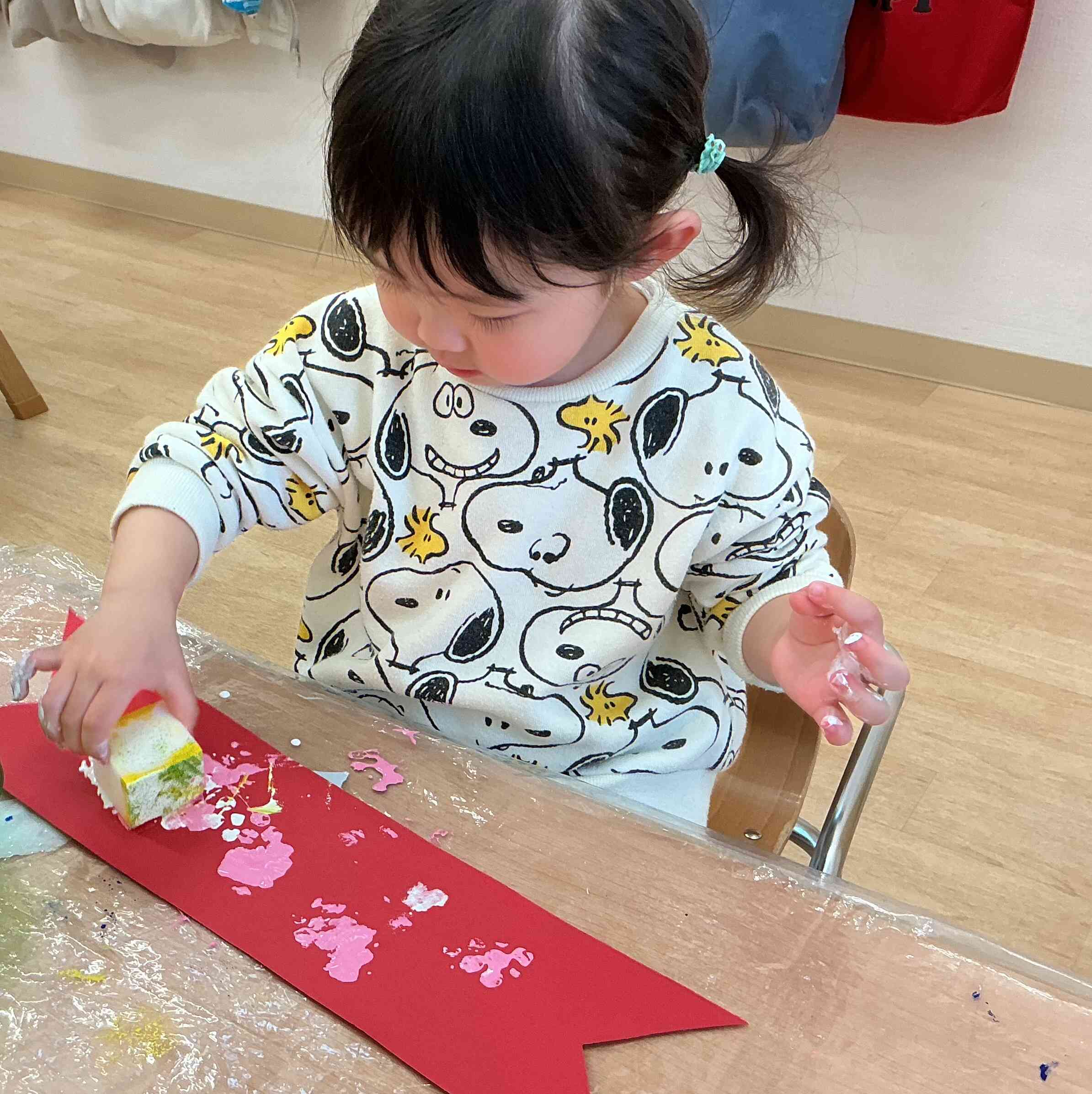 絵の具の色も自分で選んでもらいました。春らしい色合いです。