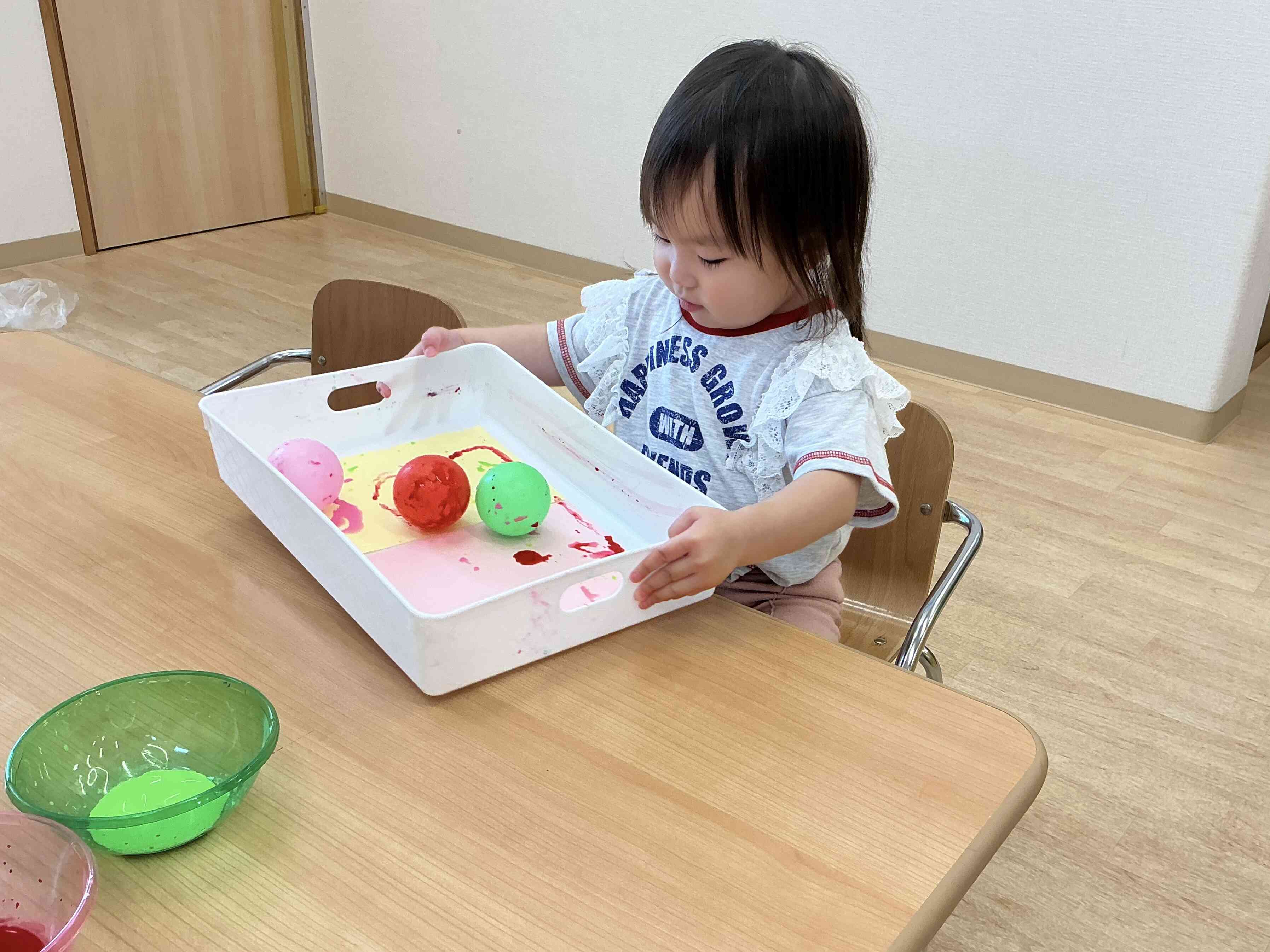 ボール、コロコロ～♪