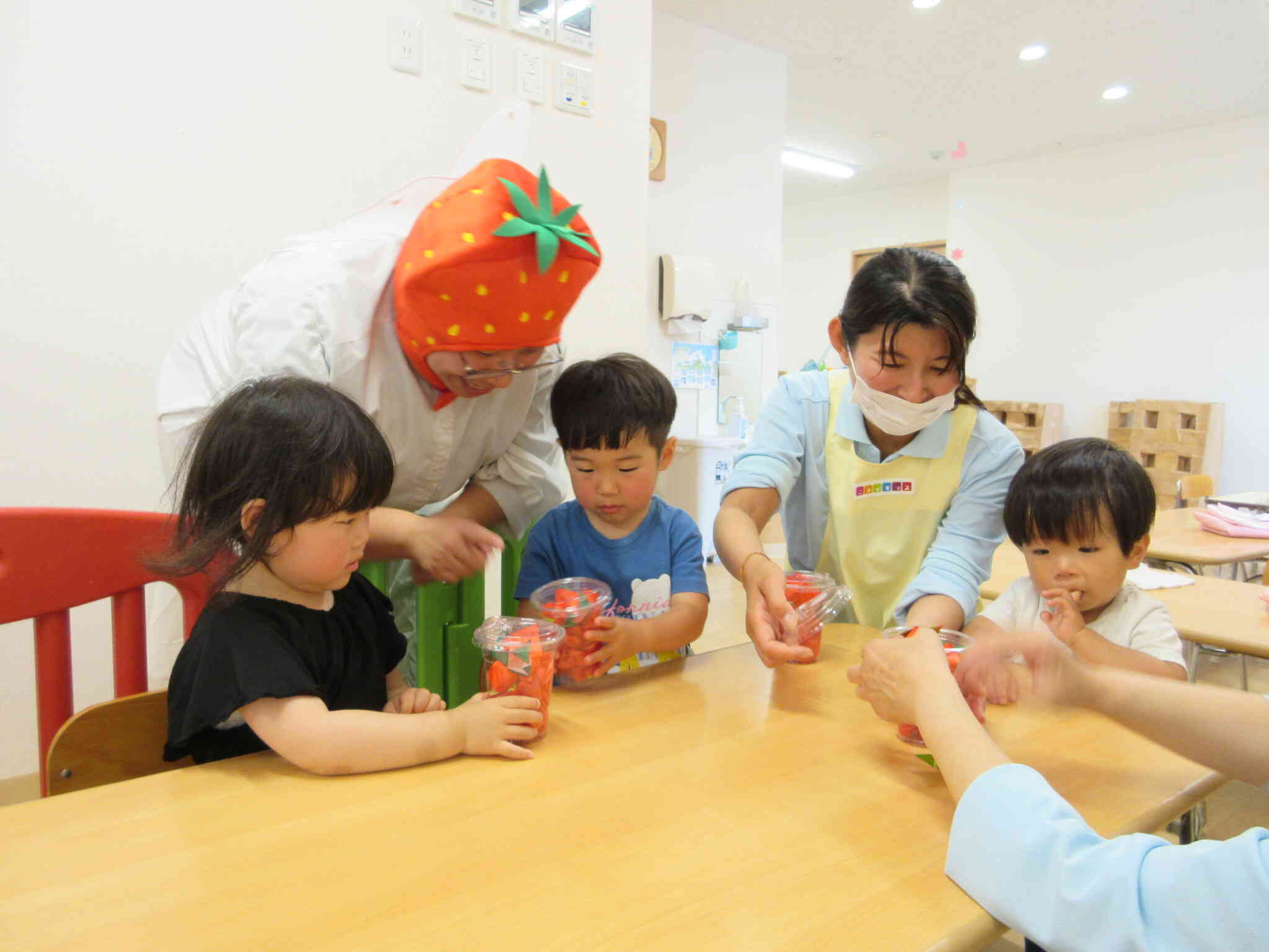 集めたいちごでジュース作り♪
