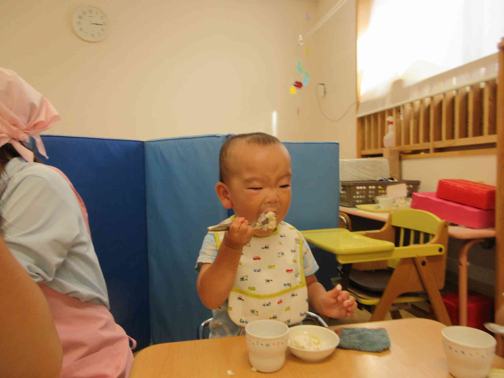 だいすきなケーキ！大きなお口であーーん！！パクッ♪