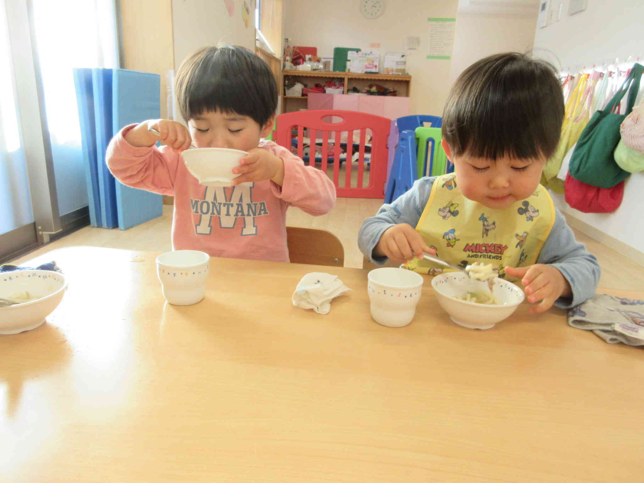 おやつでうどんを食べました！「おいし〜い！」の声が聞こえて来ましたよ！