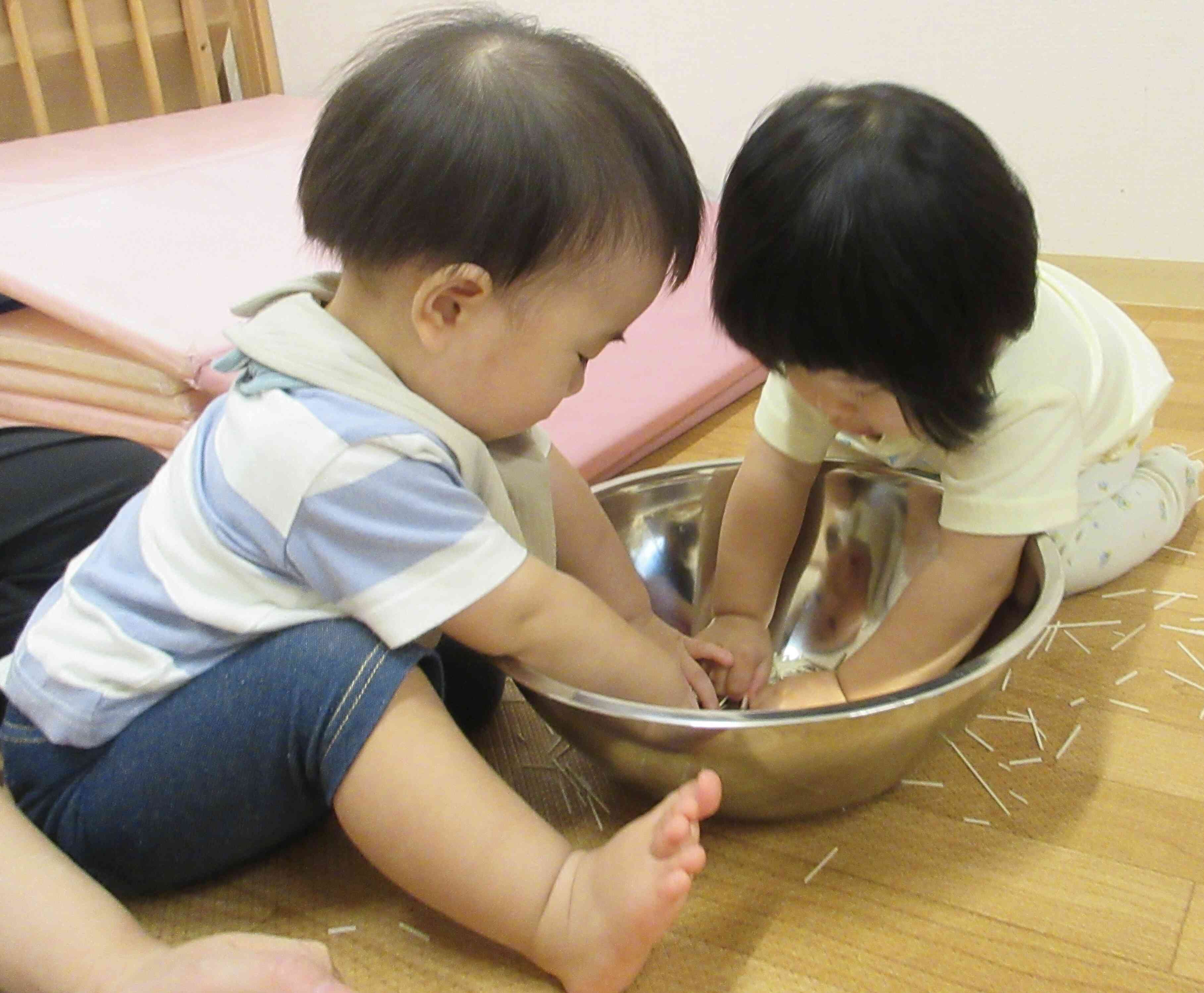 ひよこ組のお友だちも思いっきり触れてみました♡