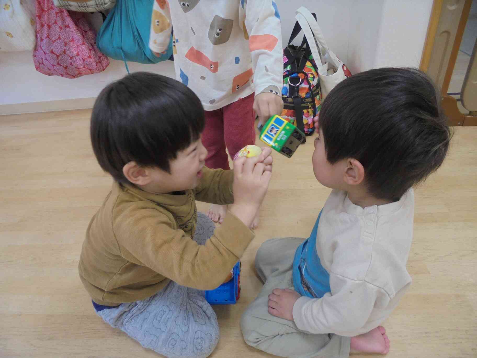 なかよく車遊び♬