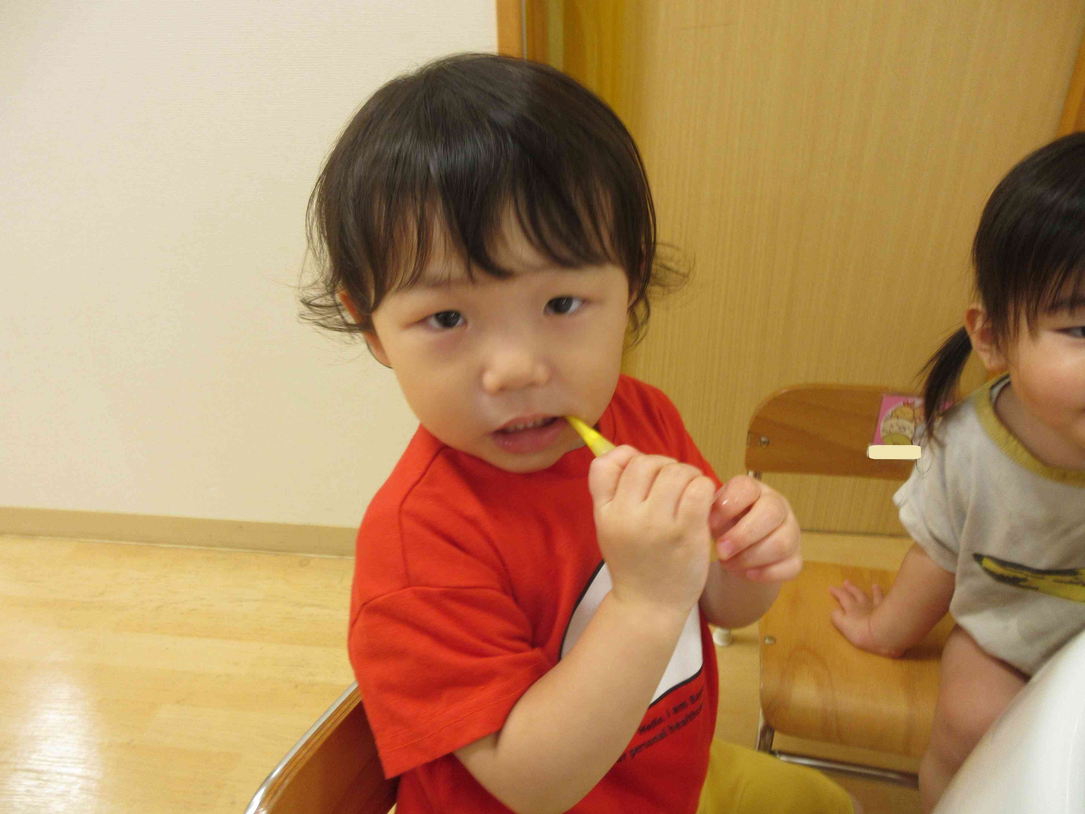 今日も給食の後は歯磨きの時間♪