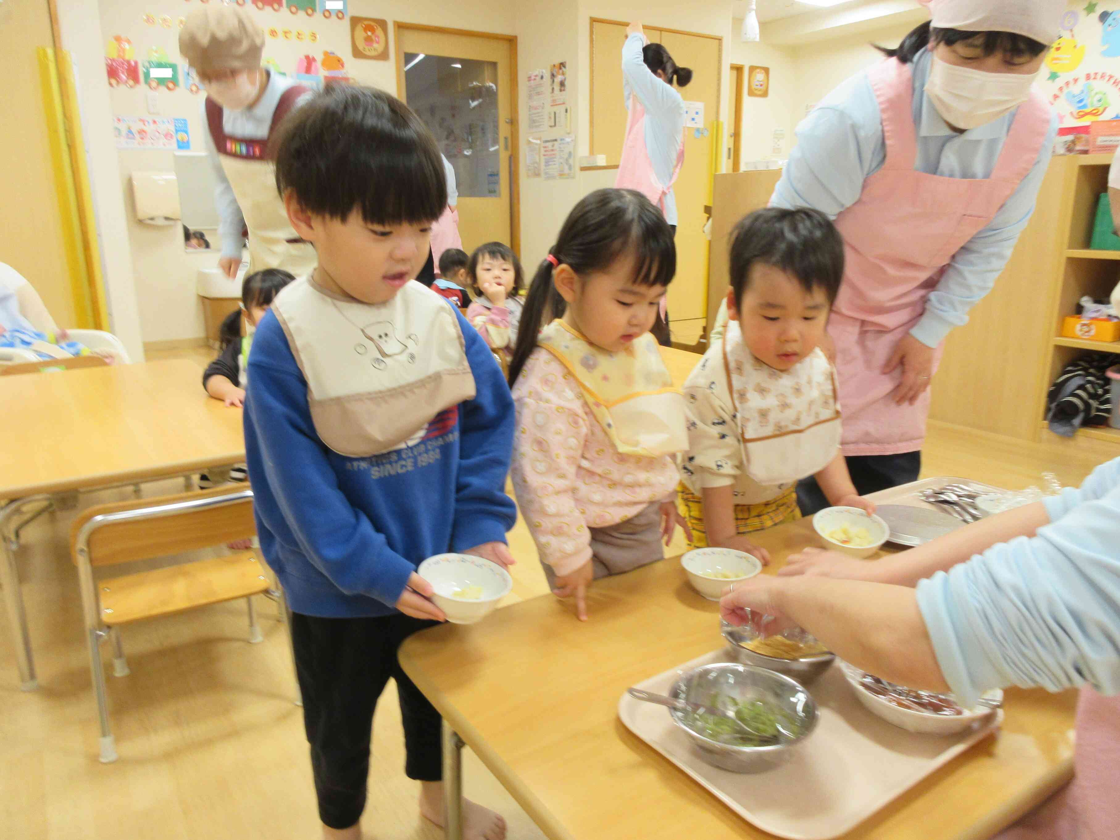 おやつは特製お餅をたべました♩