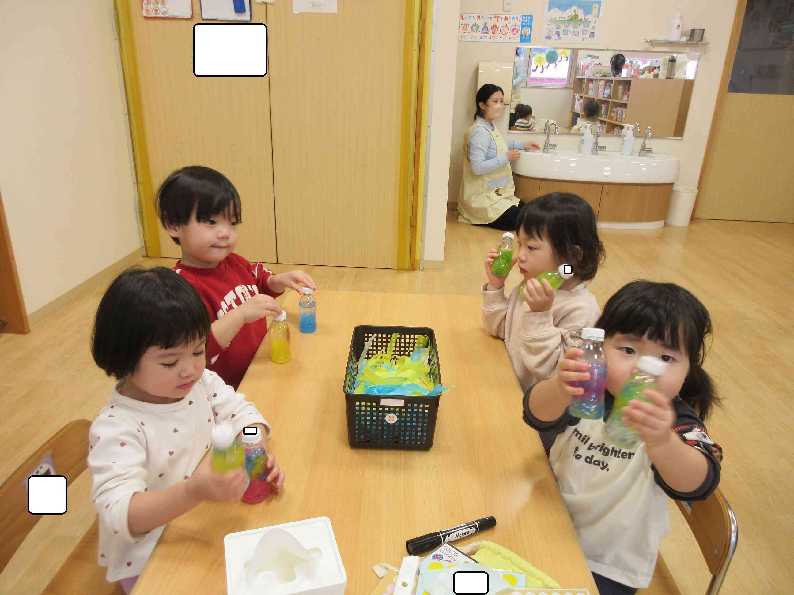 ボトルに水をいれると…