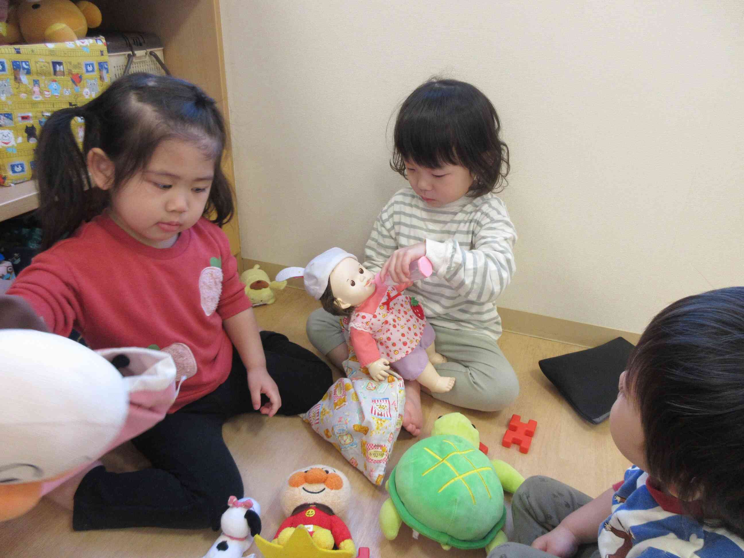 お人形遊びをしたよ♪