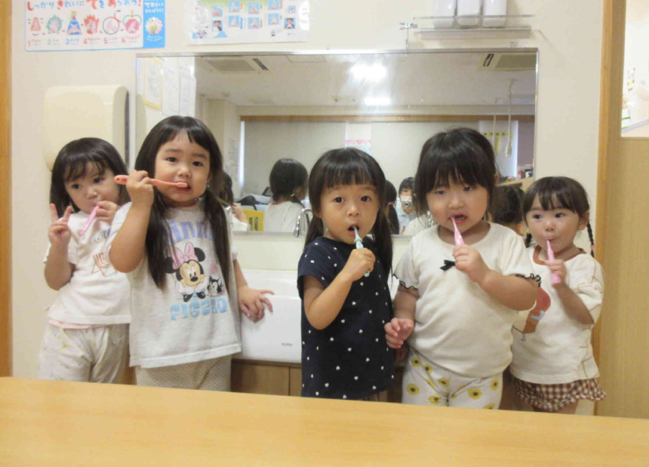 うさぎ組(2歳児)さん歯磨きの様子