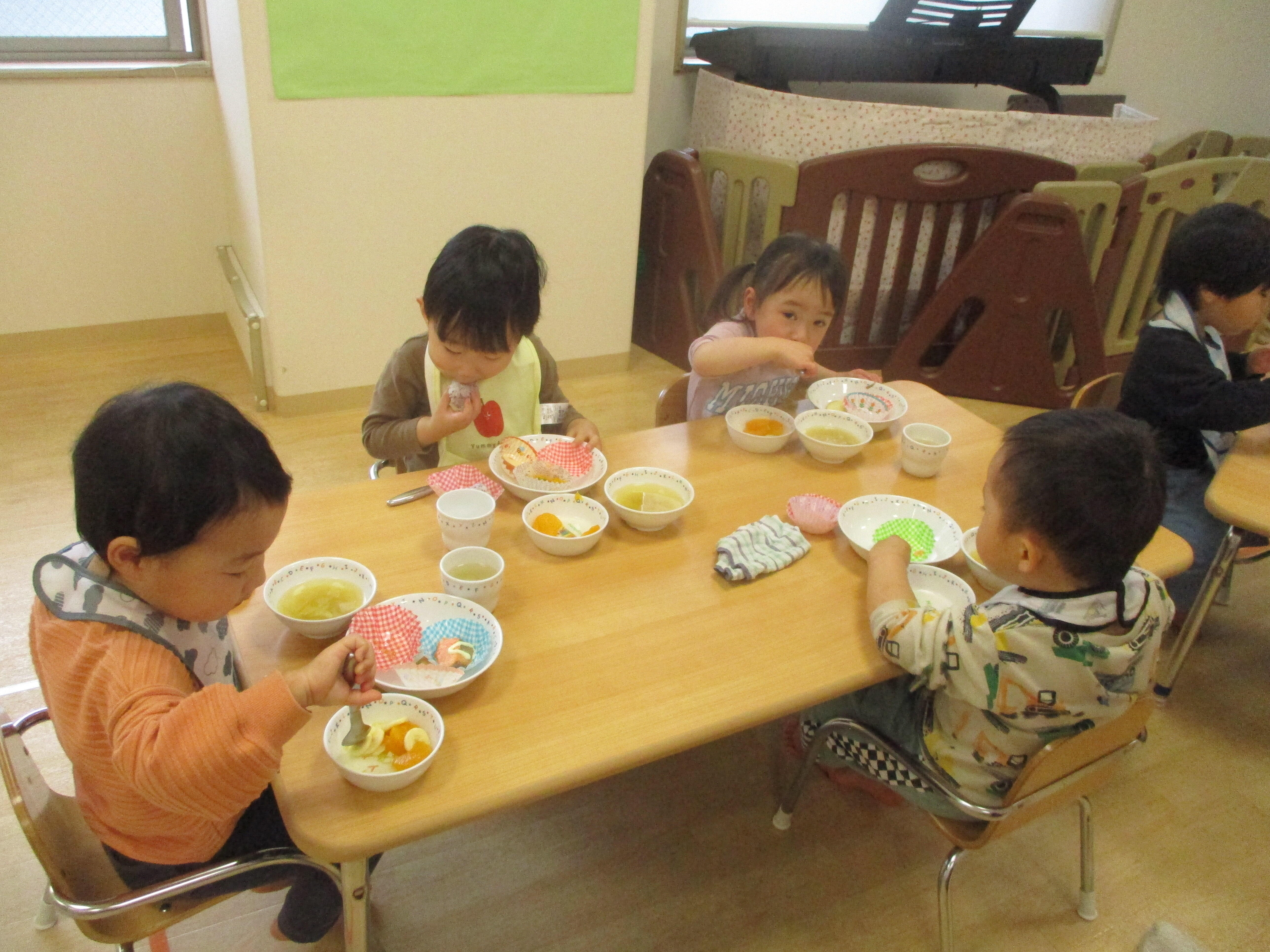 みんなで食べるといおいしいね～！