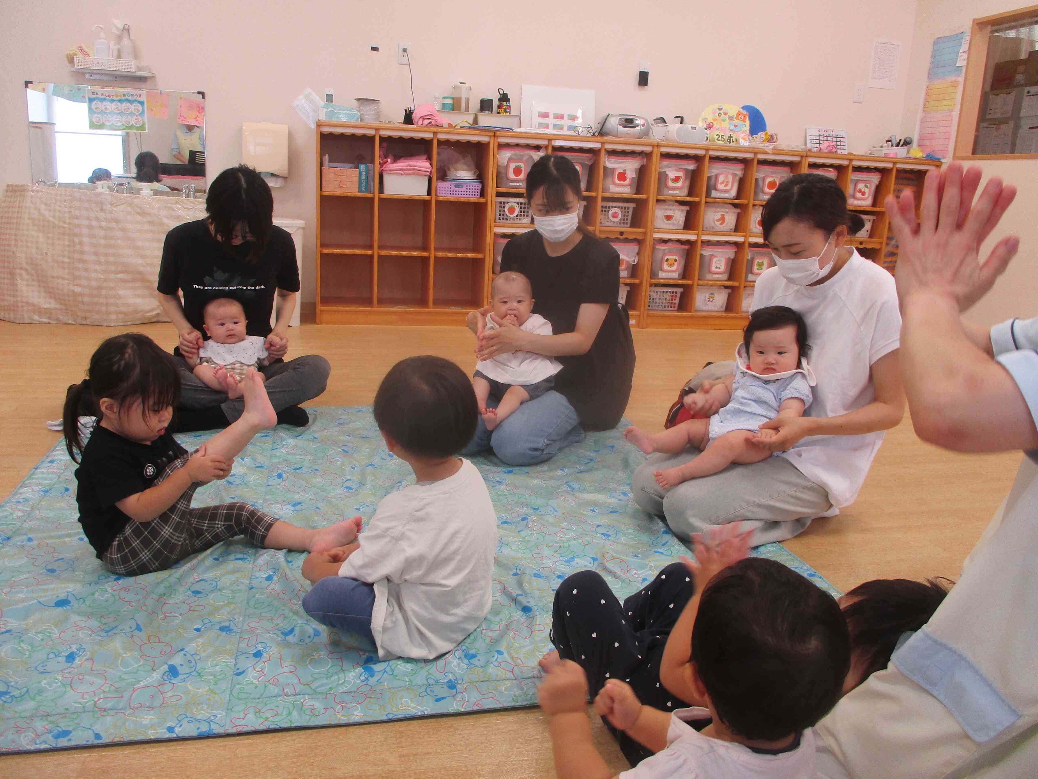 お部屋で運動遊びしたよ！