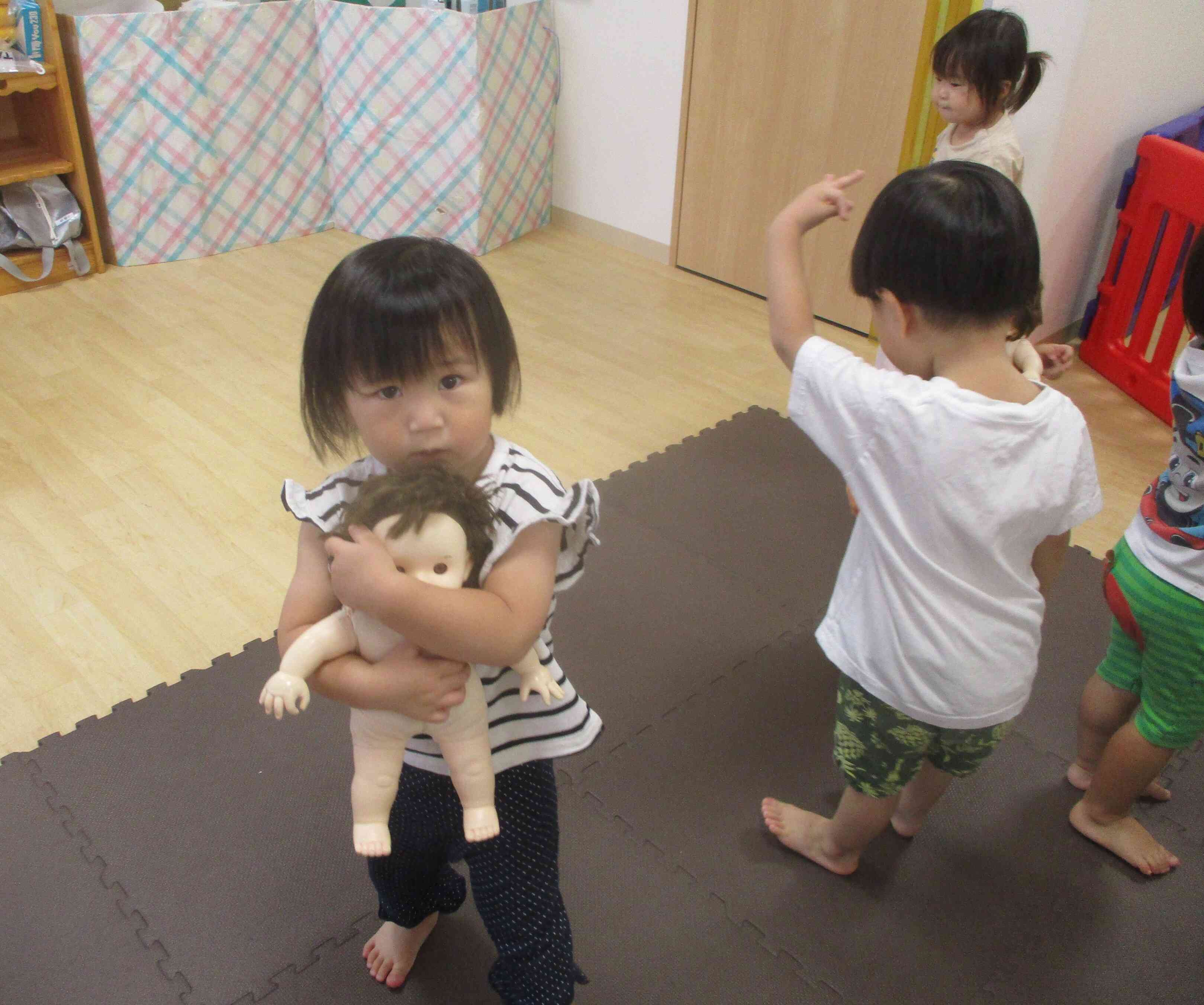 お部屋の中で♪