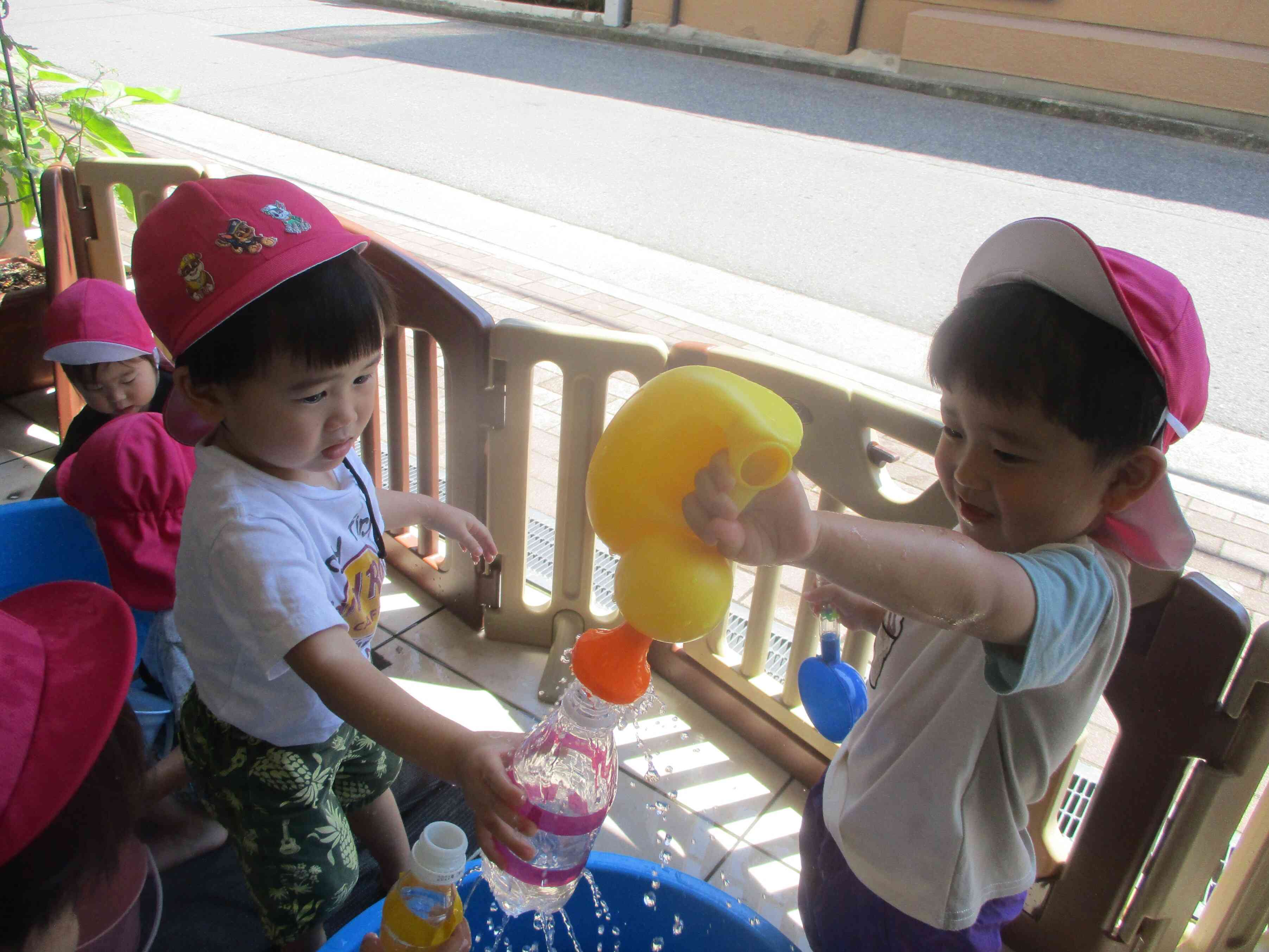 お水どうぞ！仲良く遊びました♪