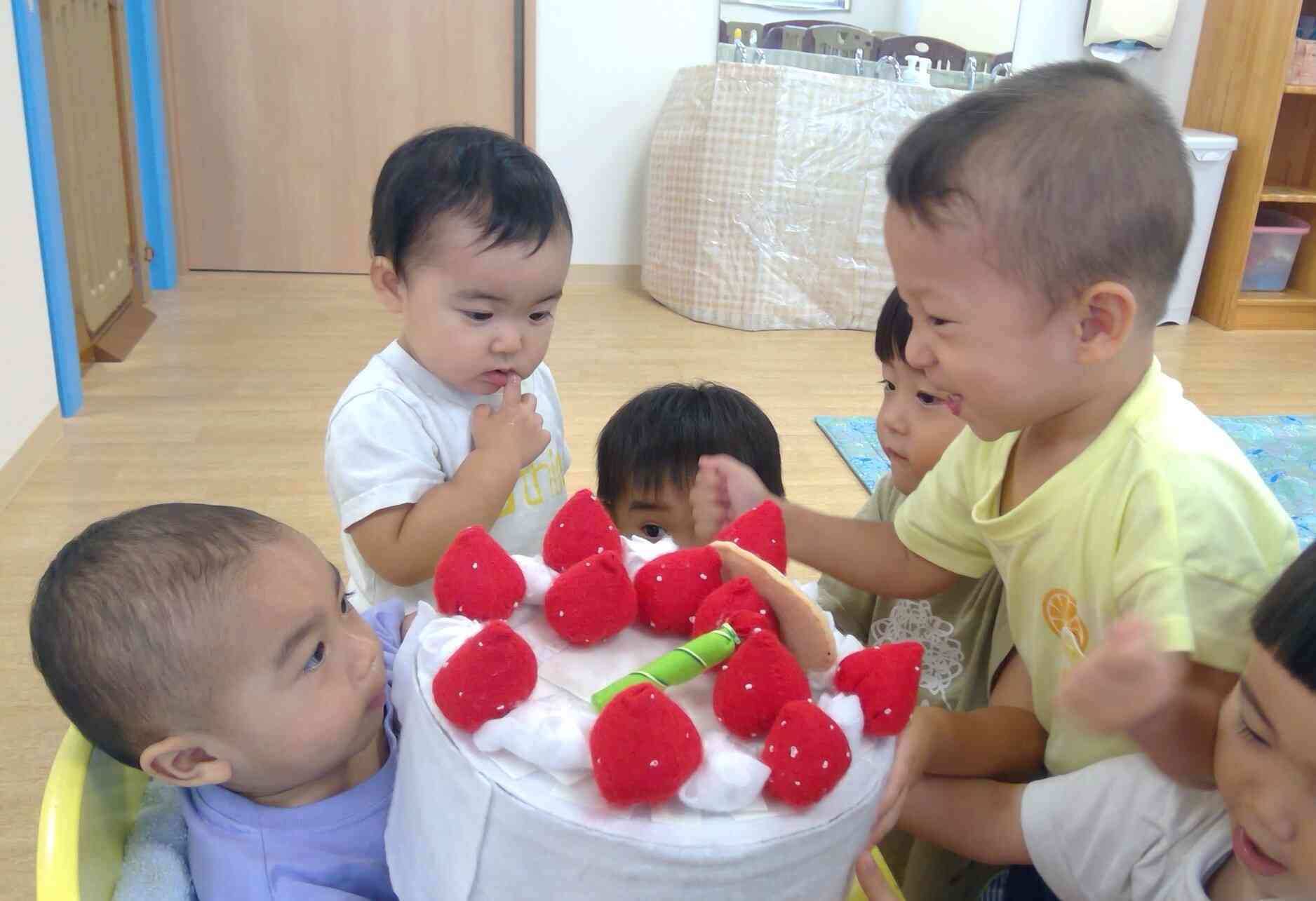 ８月生まれの友だちの誕生会♪