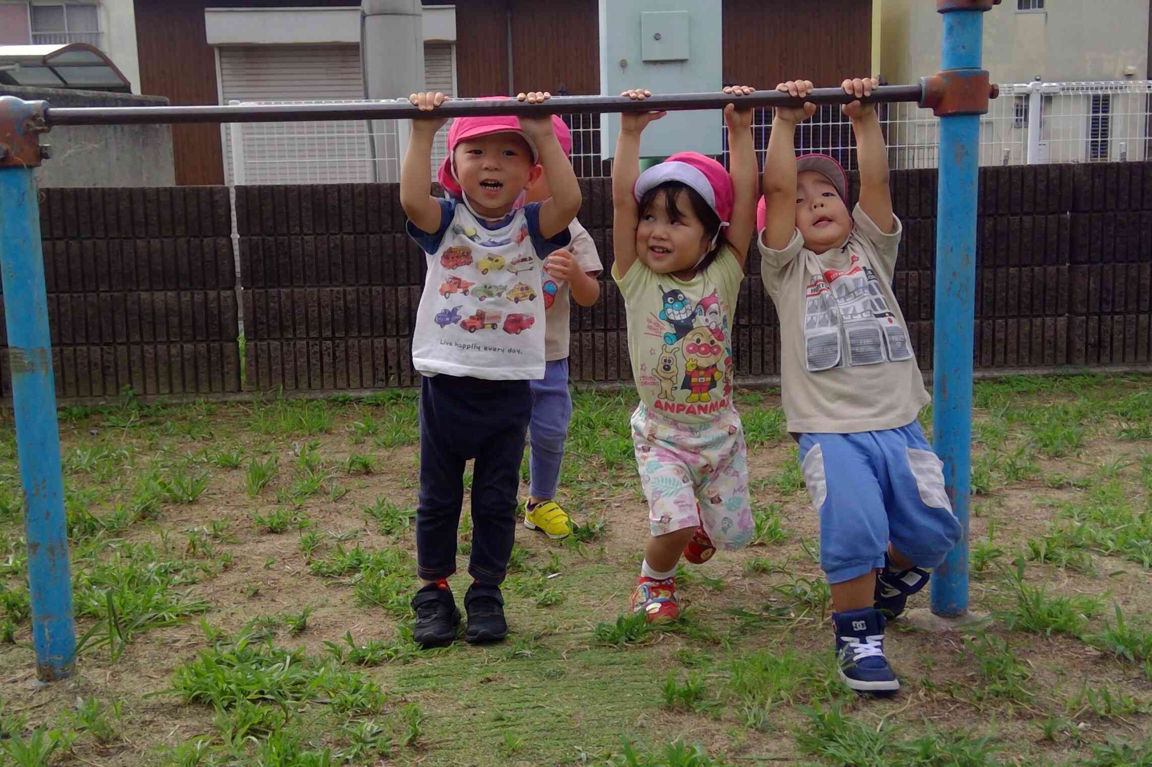 ブラブラ鉄棒あそび！
