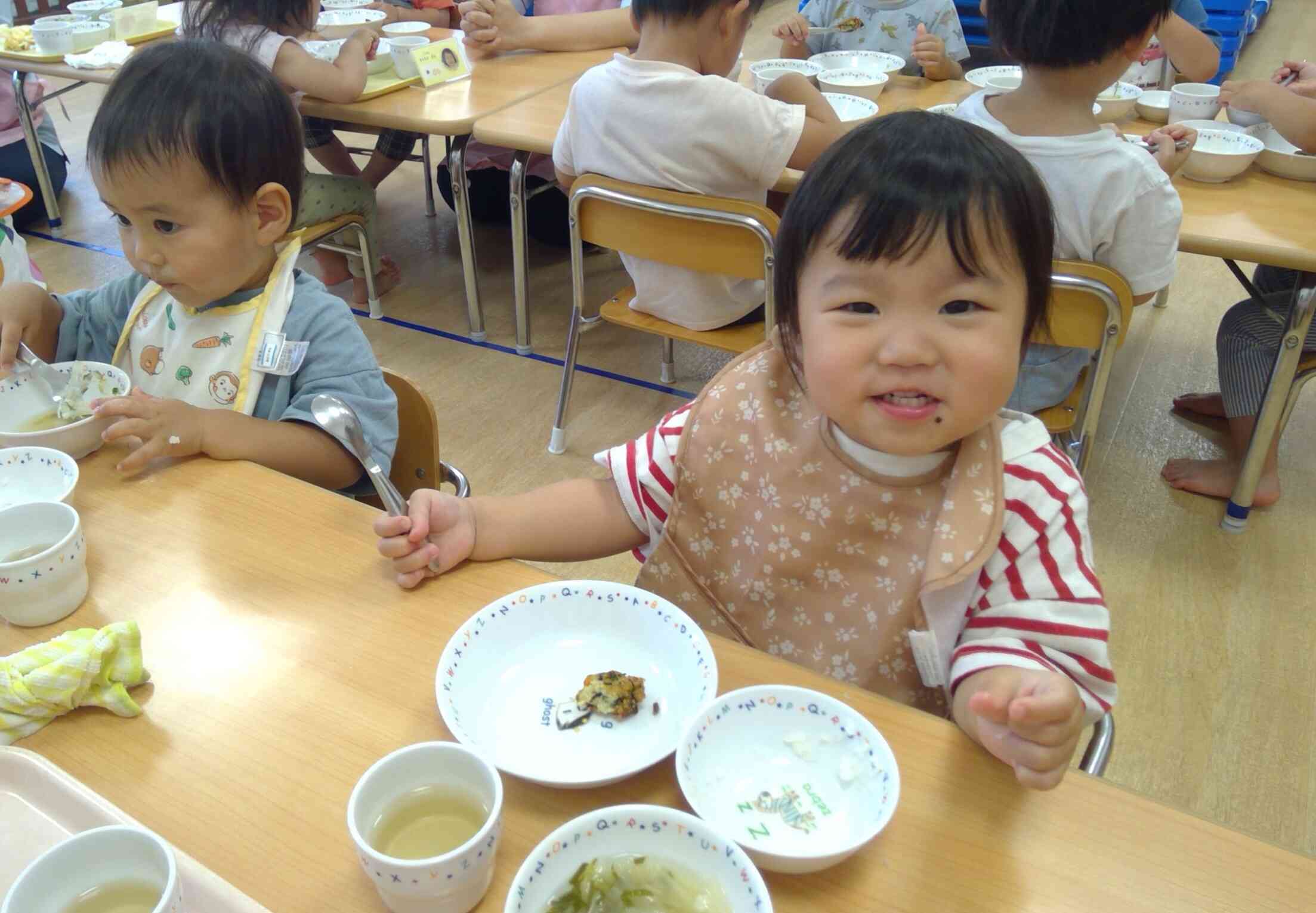 今日の給食もおいしいね！