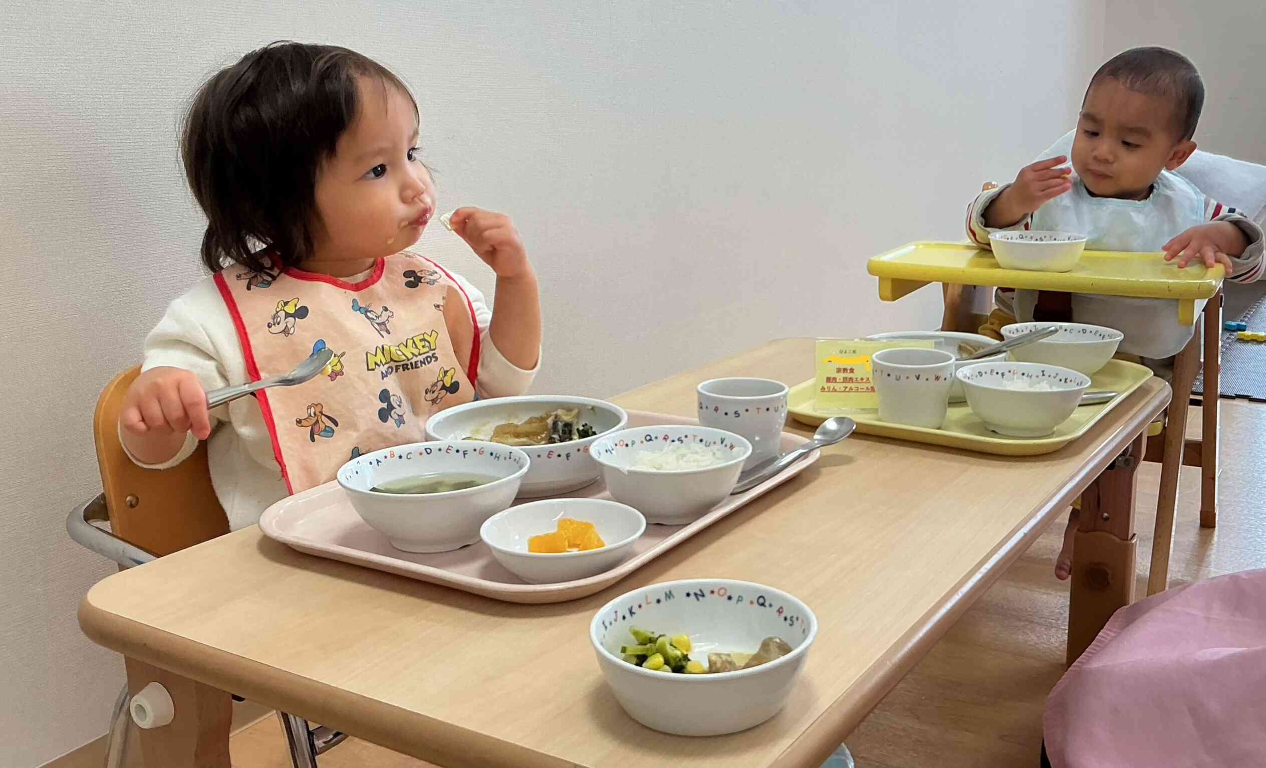 今日の給食もおいしいね！