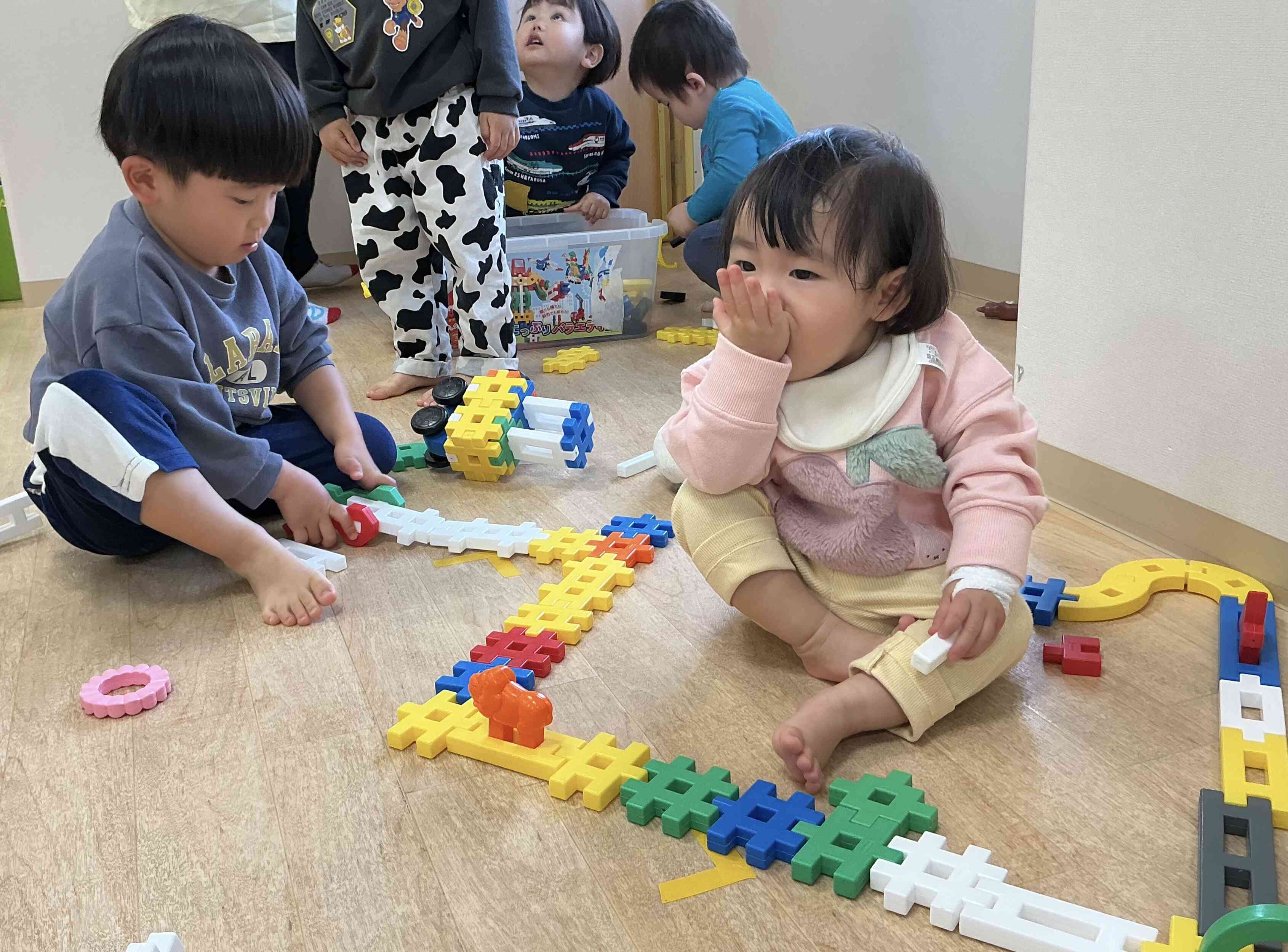 うさぎぐみさんのお兄ちゃんとブロック遊びだよ！