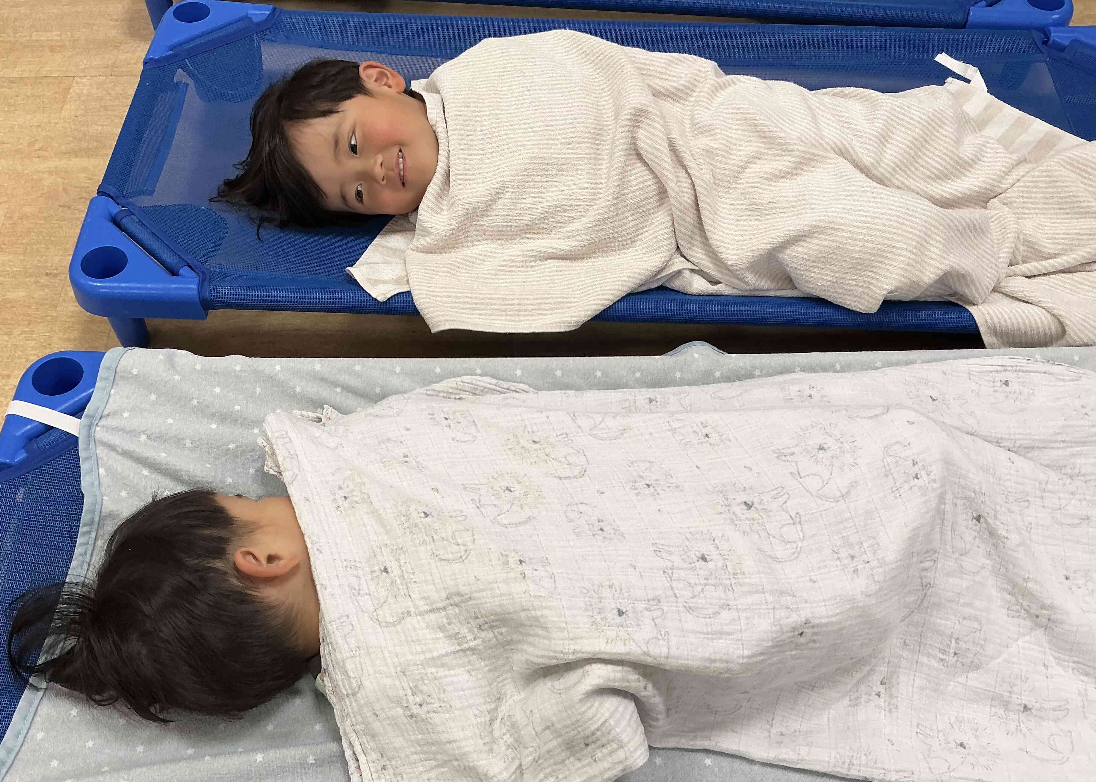 公園でたくさんゲーム遊びをして給食食べてお腹いっぱい！おやすみなさい