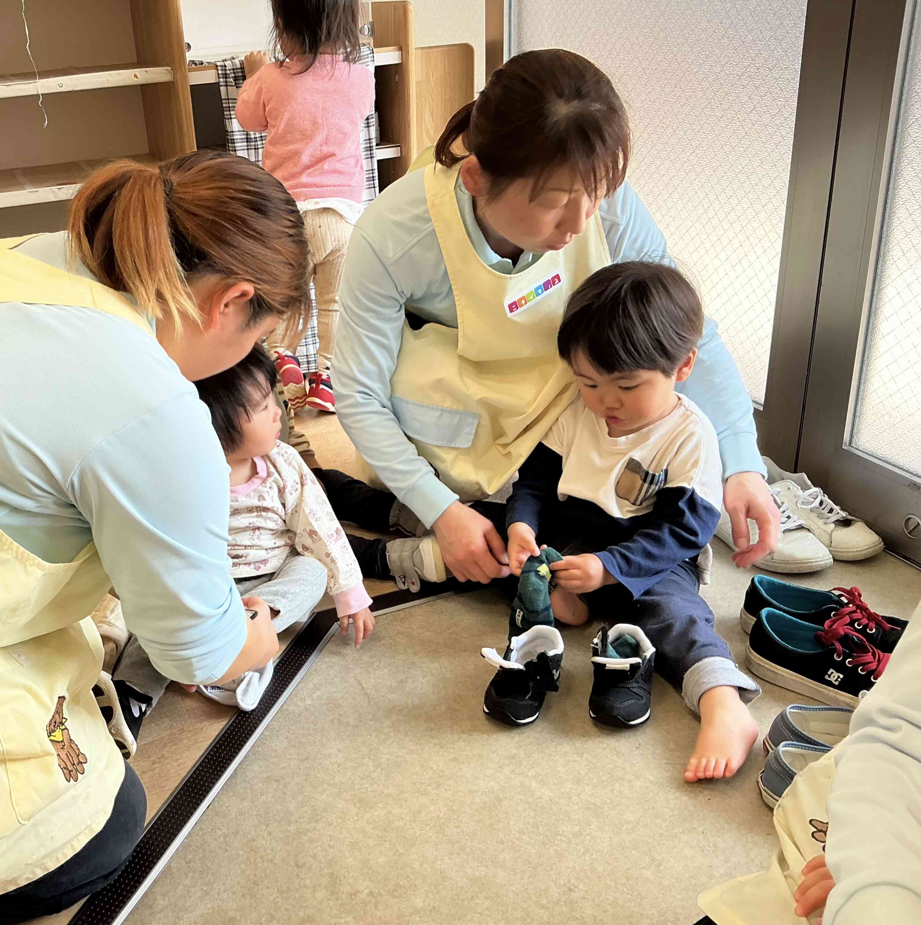 上手に靴履けるかな♪